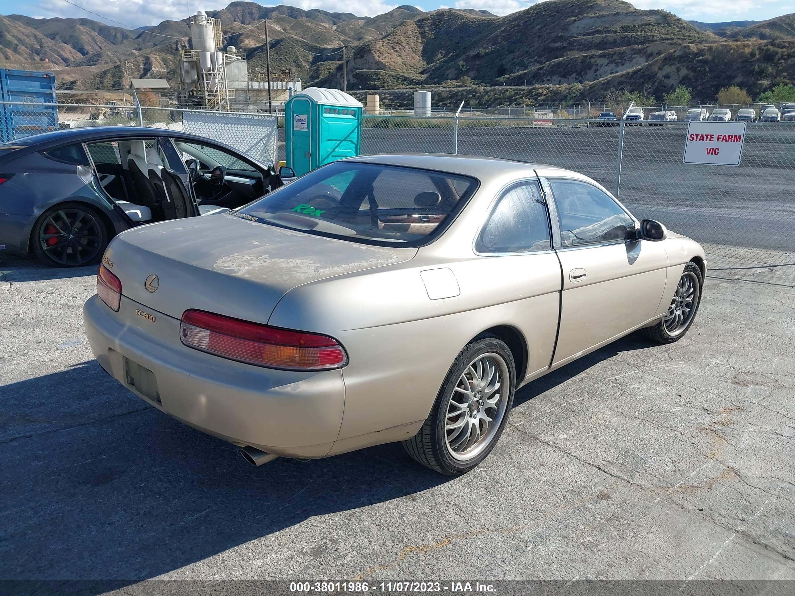 Photo 3 VIN: JT8JZ31CXS0021203 - LEXUS SC 