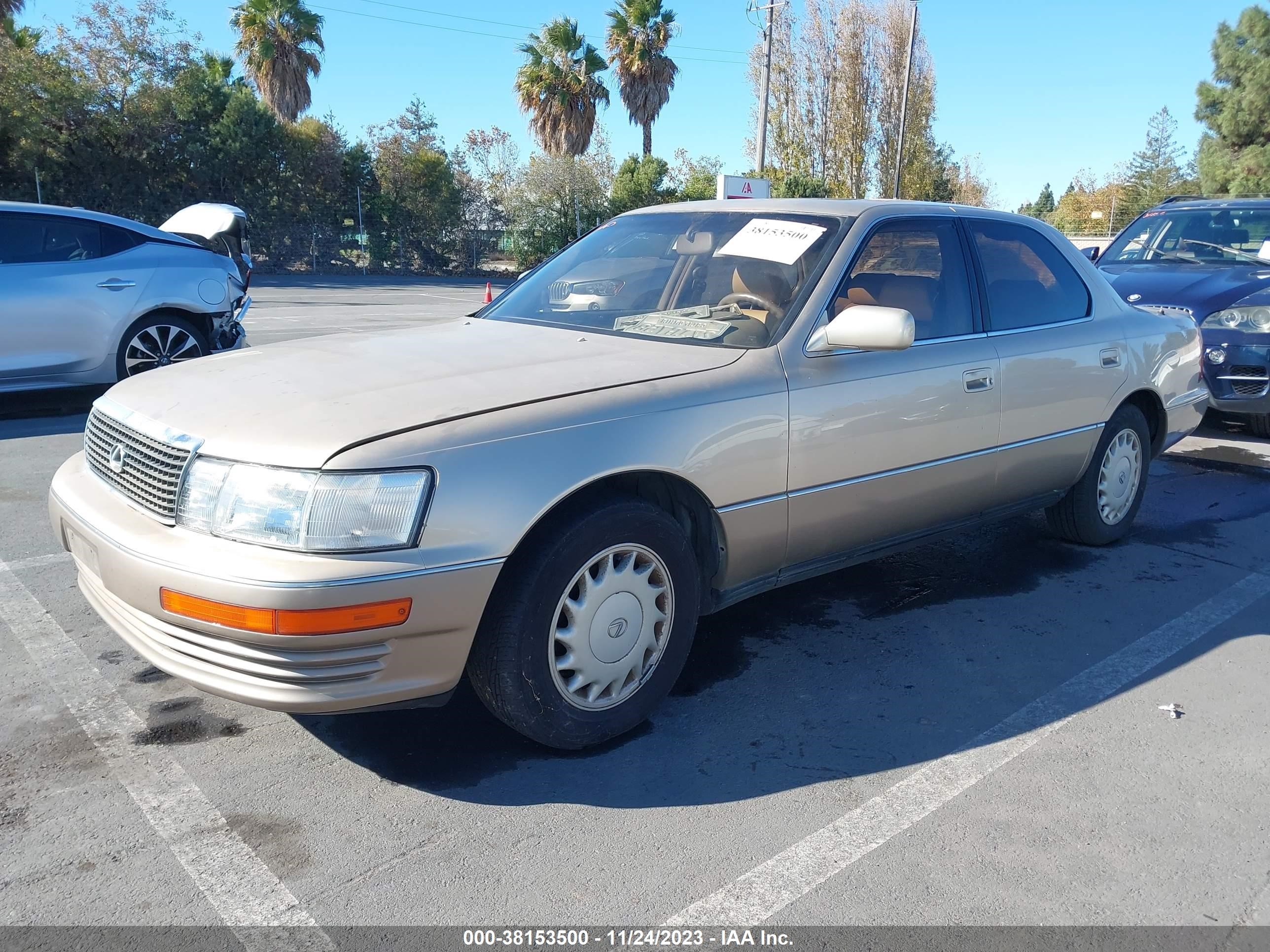 Photo 1 VIN: JT8UF11E8N0109781 - LEXUS LS 