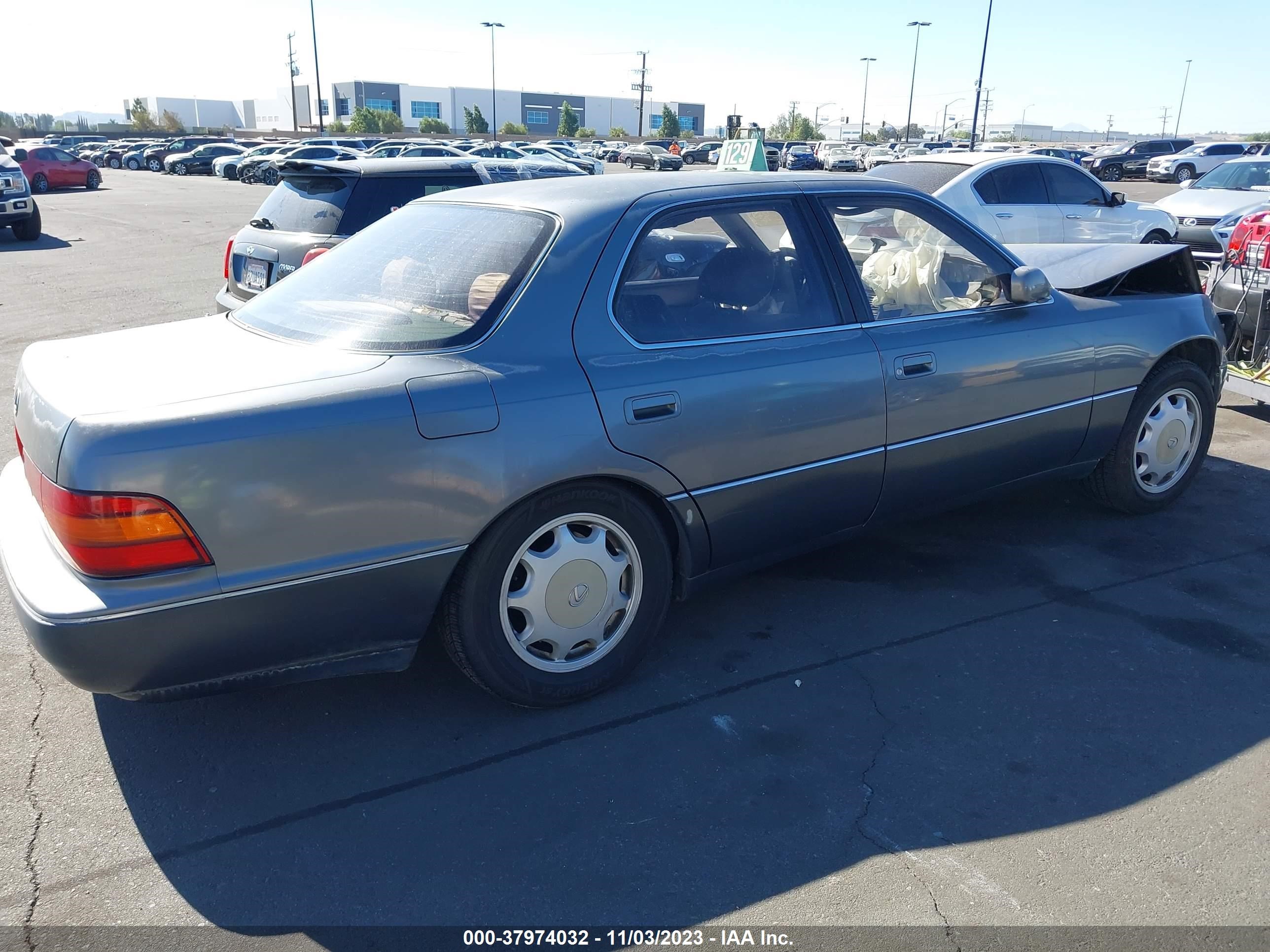 Photo 3 VIN: JT8UF11EXP0173419 - LEXUS LS 