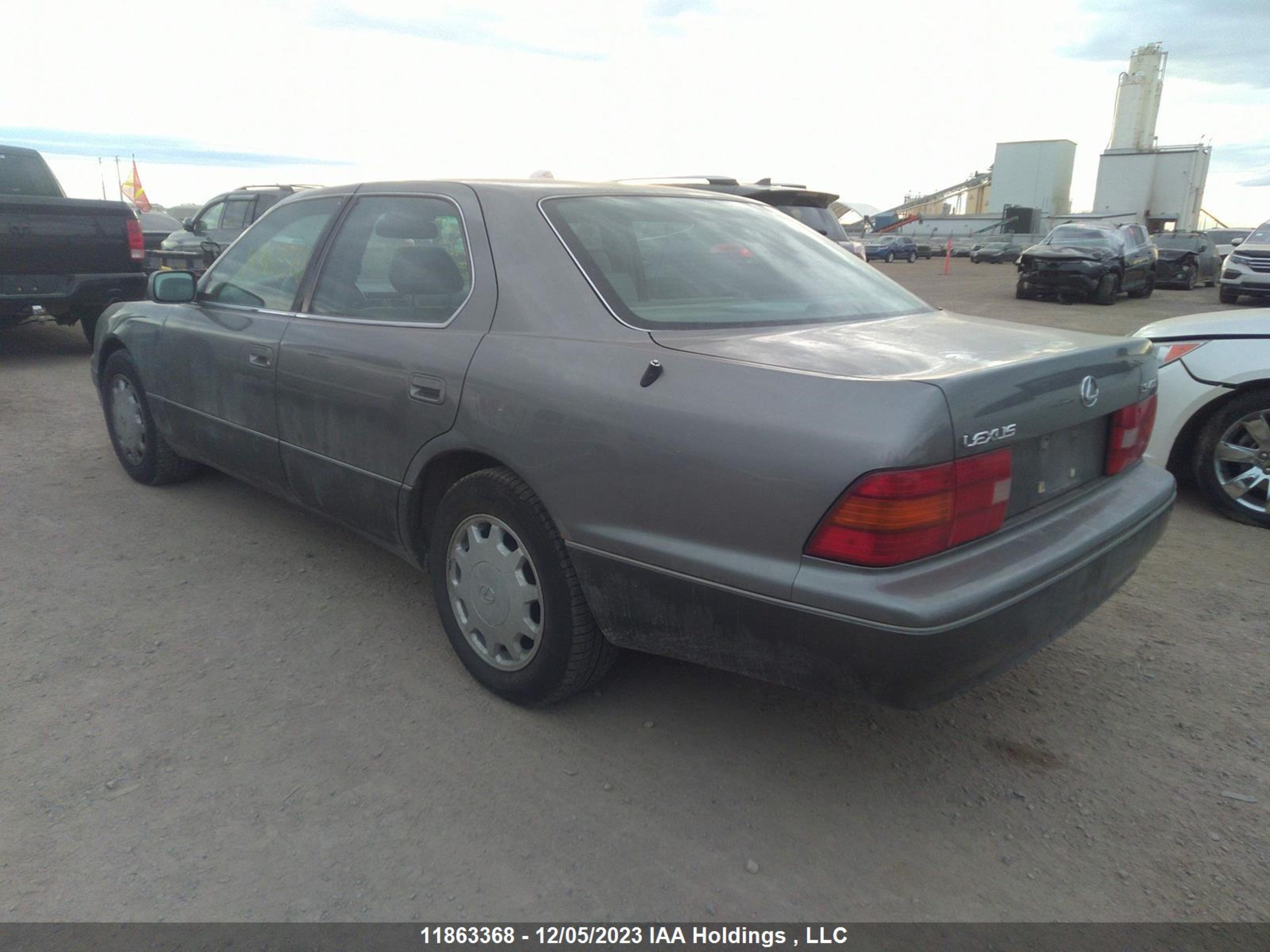 Photo 2 VIN: JT8UF22E4S0017969 - LEXUS LS 