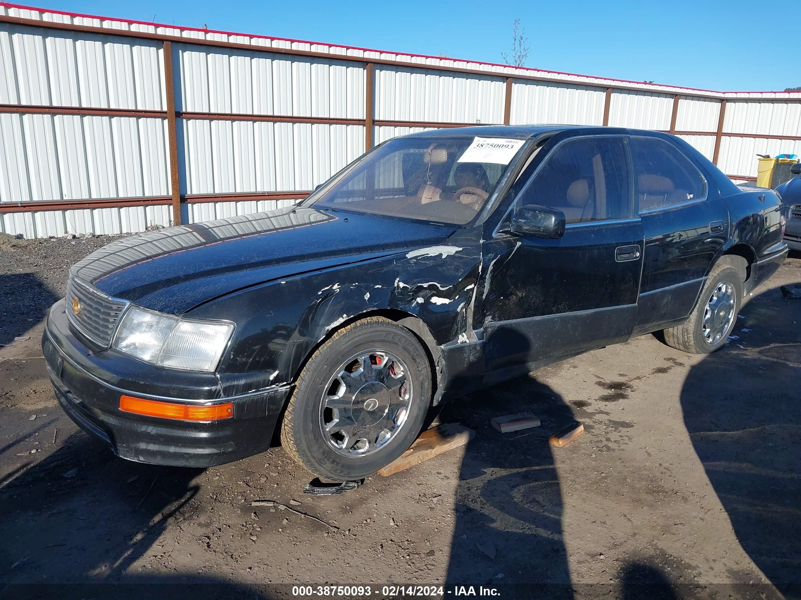 Photo 1 VIN: JT8UF22E7S0017223 - LEXUS LS 