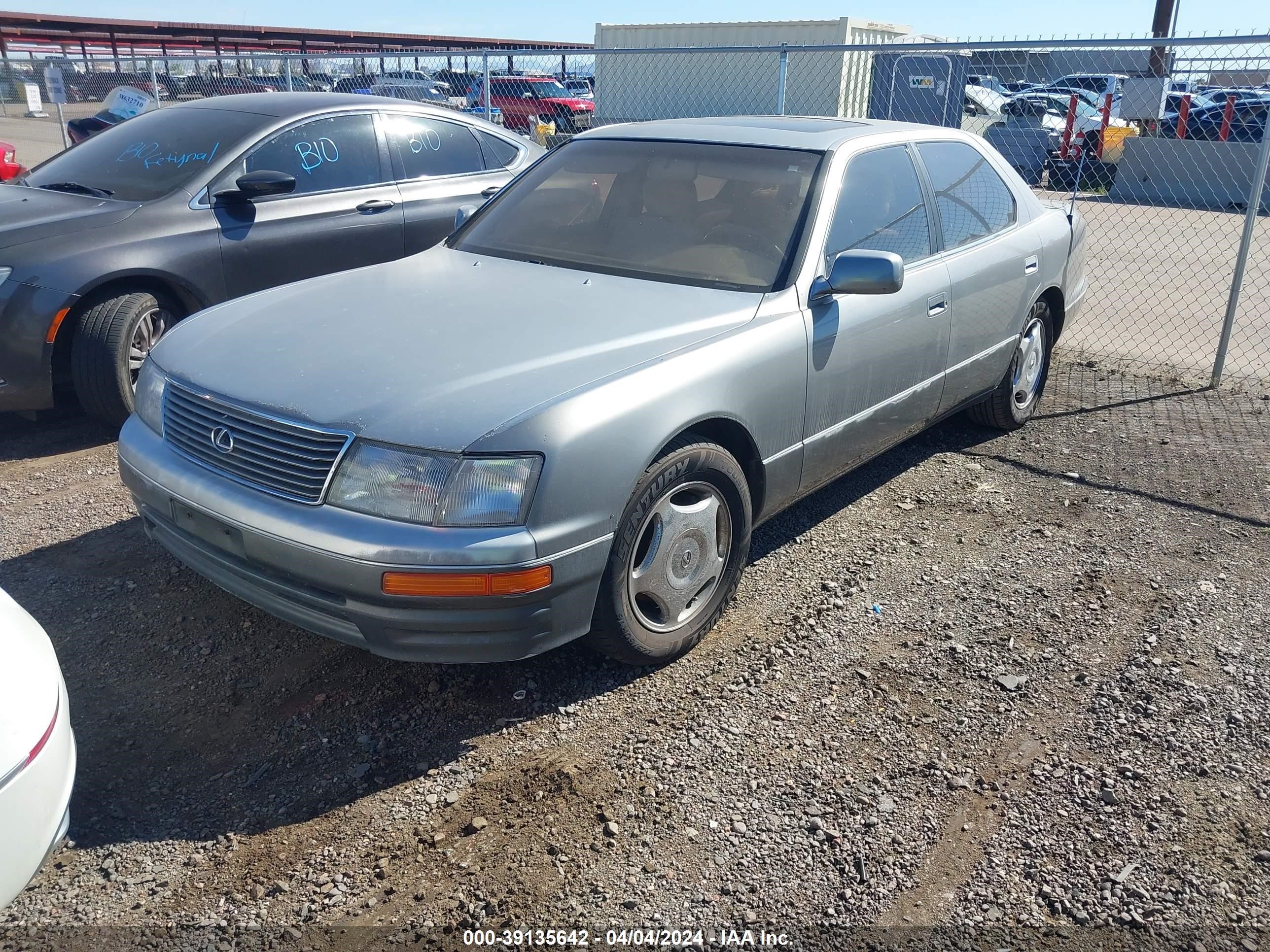 Photo 1 VIN: JT8UF22E8S0028411 - LEXUS LS 