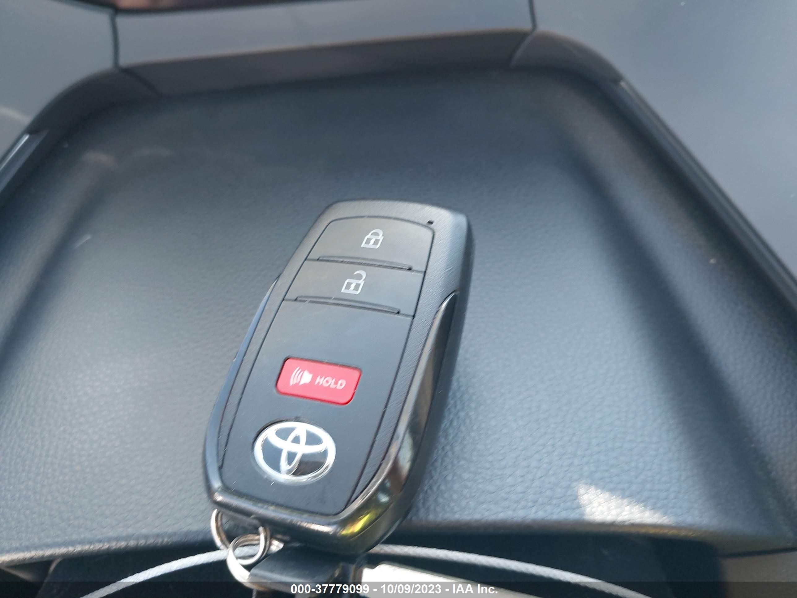 Photo 10 VIN: JTDACAAU0P3006070 - TOYOTA PRIUS 