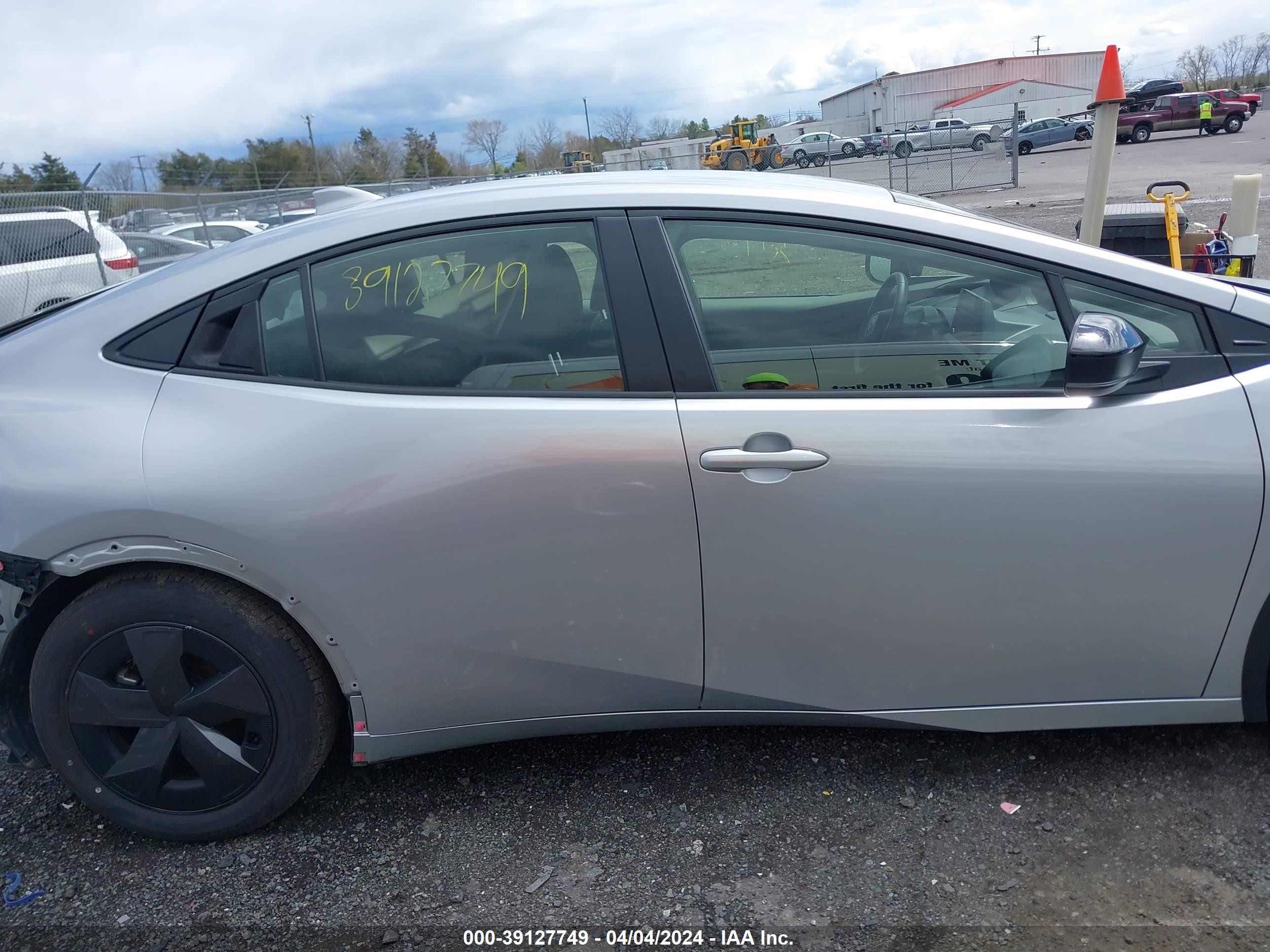 Photo 12 VIN: JTDACAAU3P3003857 - TOYOTA PRIUS 