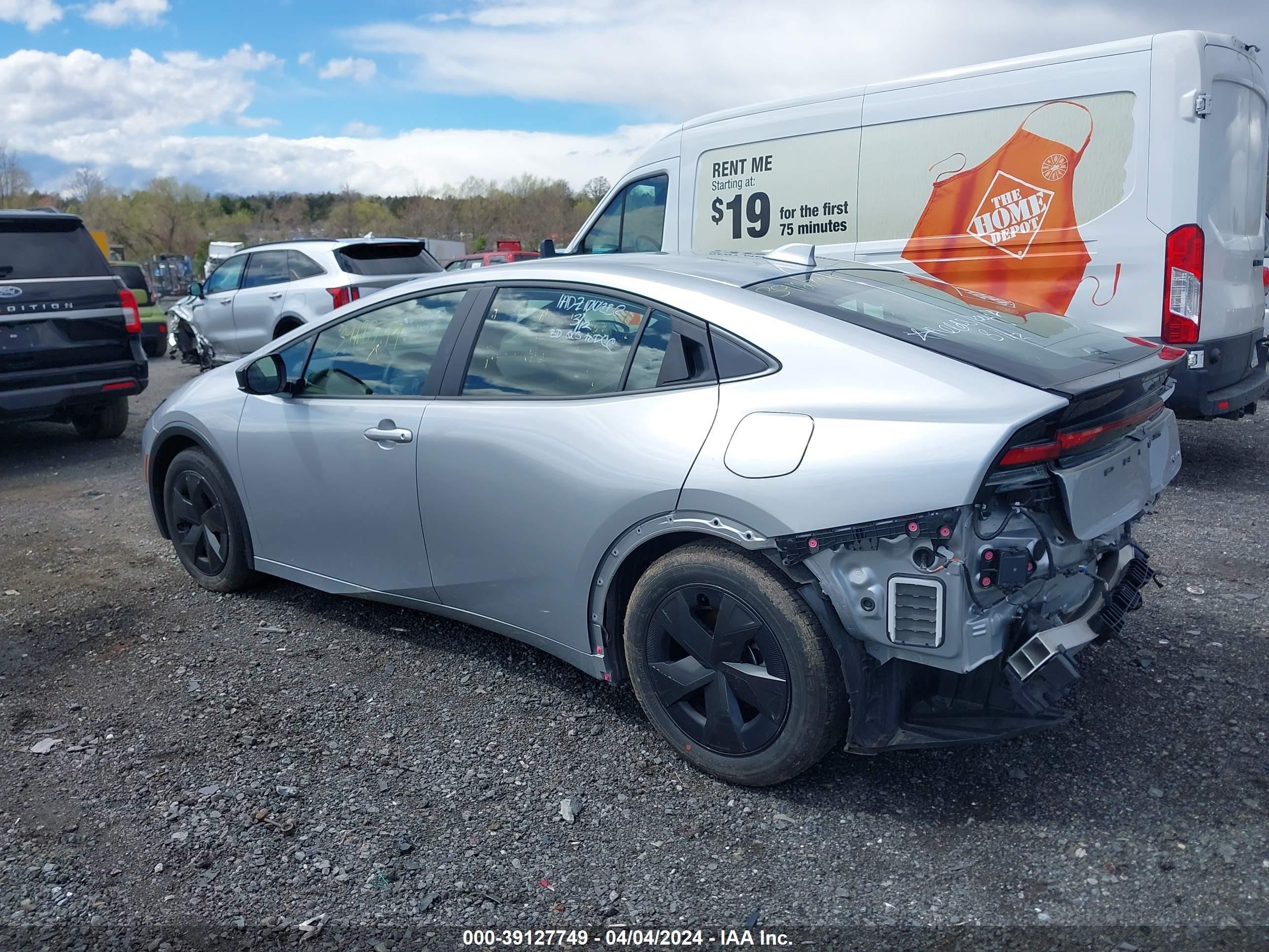 Photo 2 VIN: JTDACAAU3P3003857 - TOYOTA PRIUS 