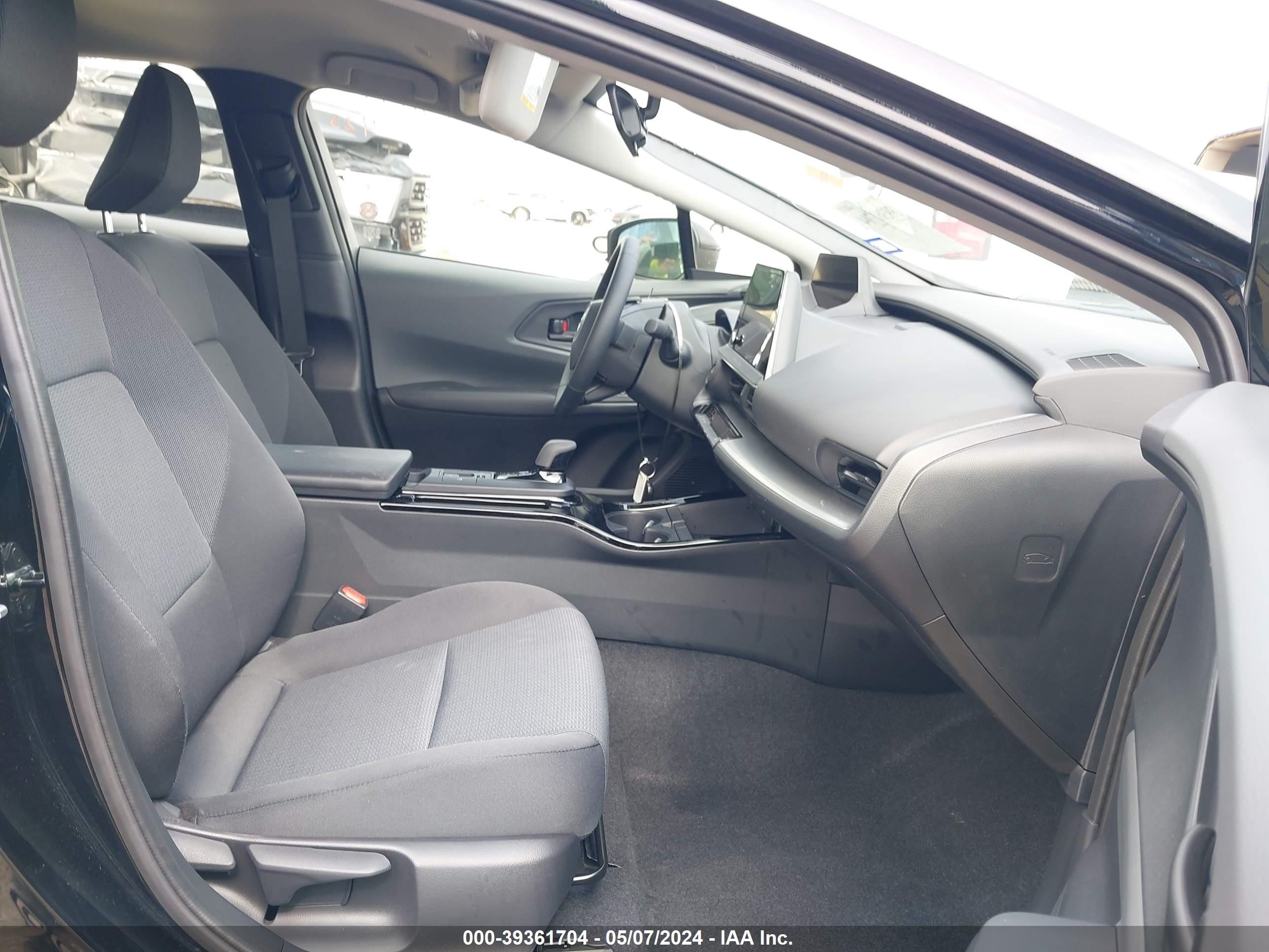 Photo 4 VIN: JTDACAAU4R3018869 - TOYOTA PRIUS 