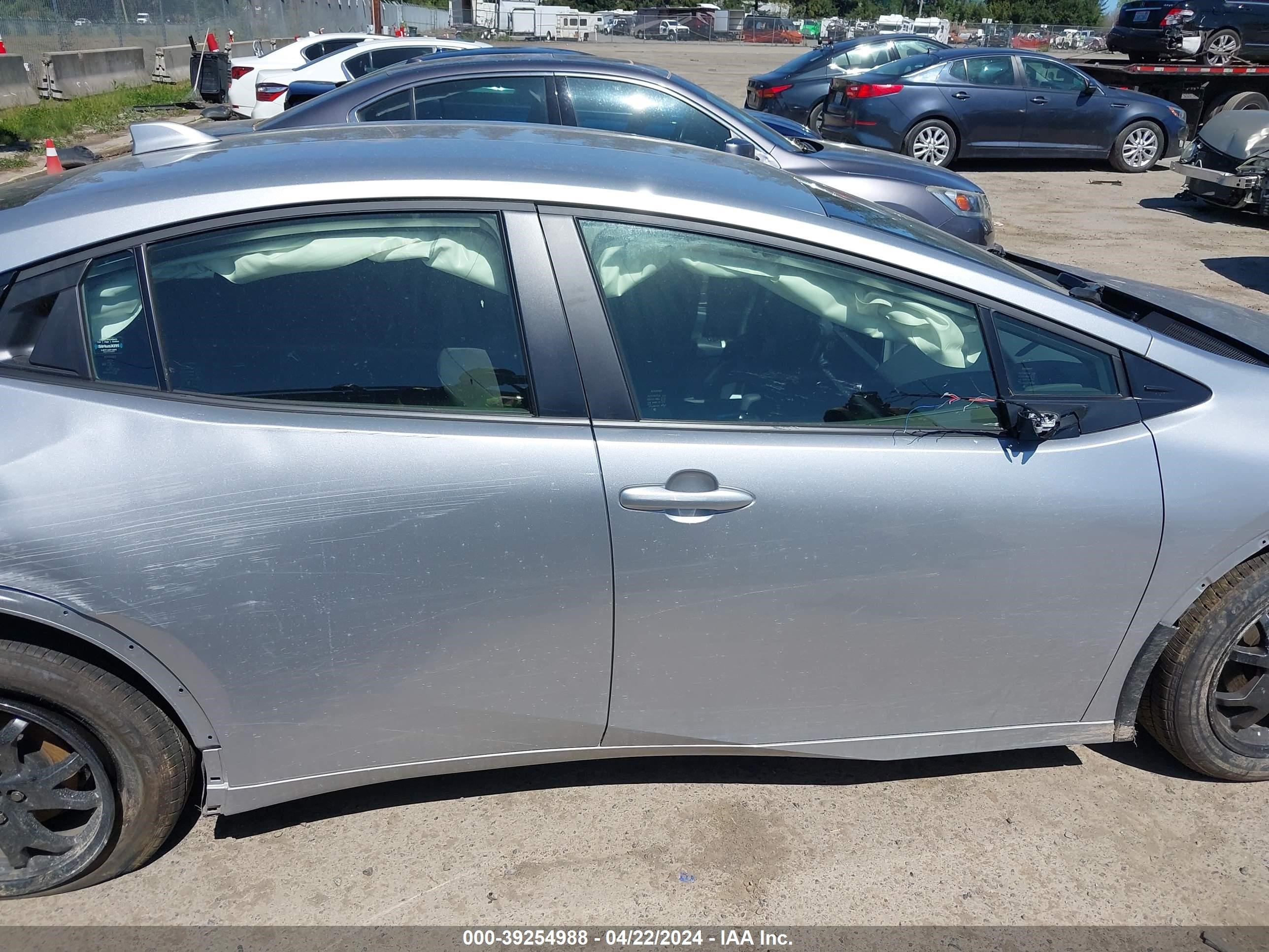 Photo 12 VIN: JTDACAAU9R3019113 - TOYOTA PRIUS 