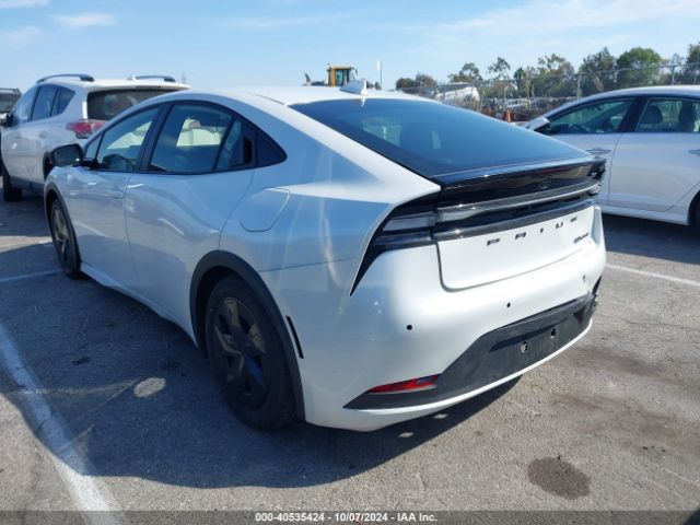 Photo 2 VIN: JTDACACU2R3020990 - TOYOTA PRIUS PRIME 