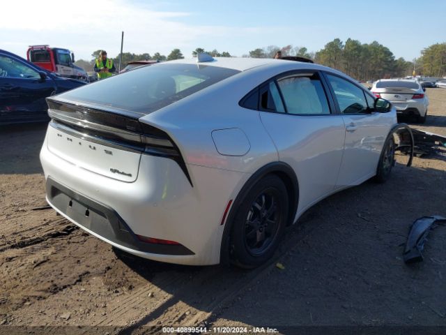 Photo 3 VIN: JTDACACU3R3023638 - TOYOTA PRIUS PRIME 