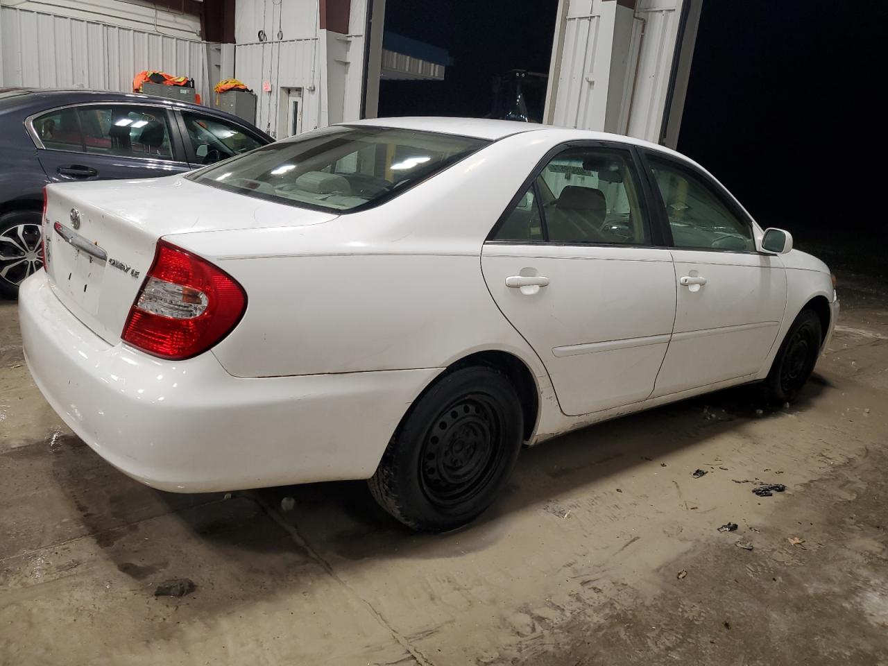 Photo 2 VIN: JTDBE32K120072290 - TOYOTA CAMRY 