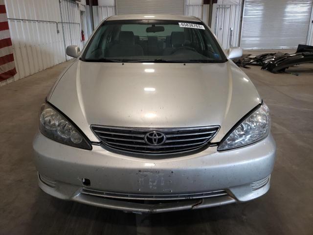 Photo 4 VIN: JTDBE32K263057303 - TOYOTA CAMRY LE 