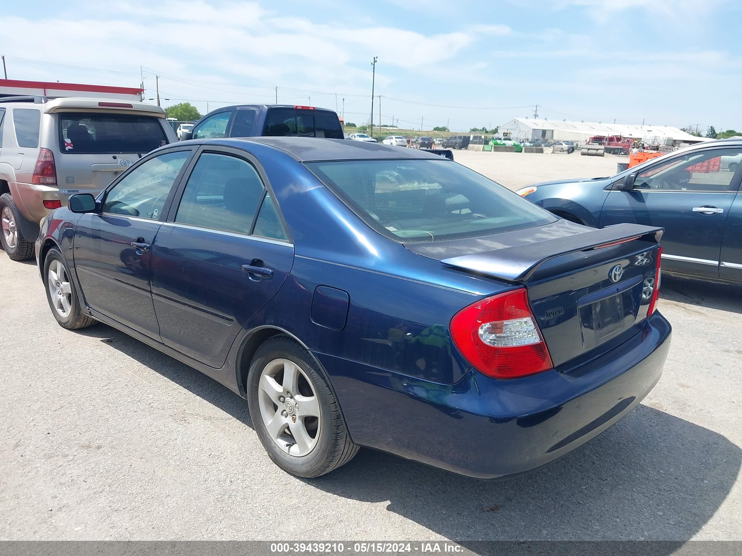 Photo 2 VIN: JTDBE32K420021320 - TOYOTA CAMRY 