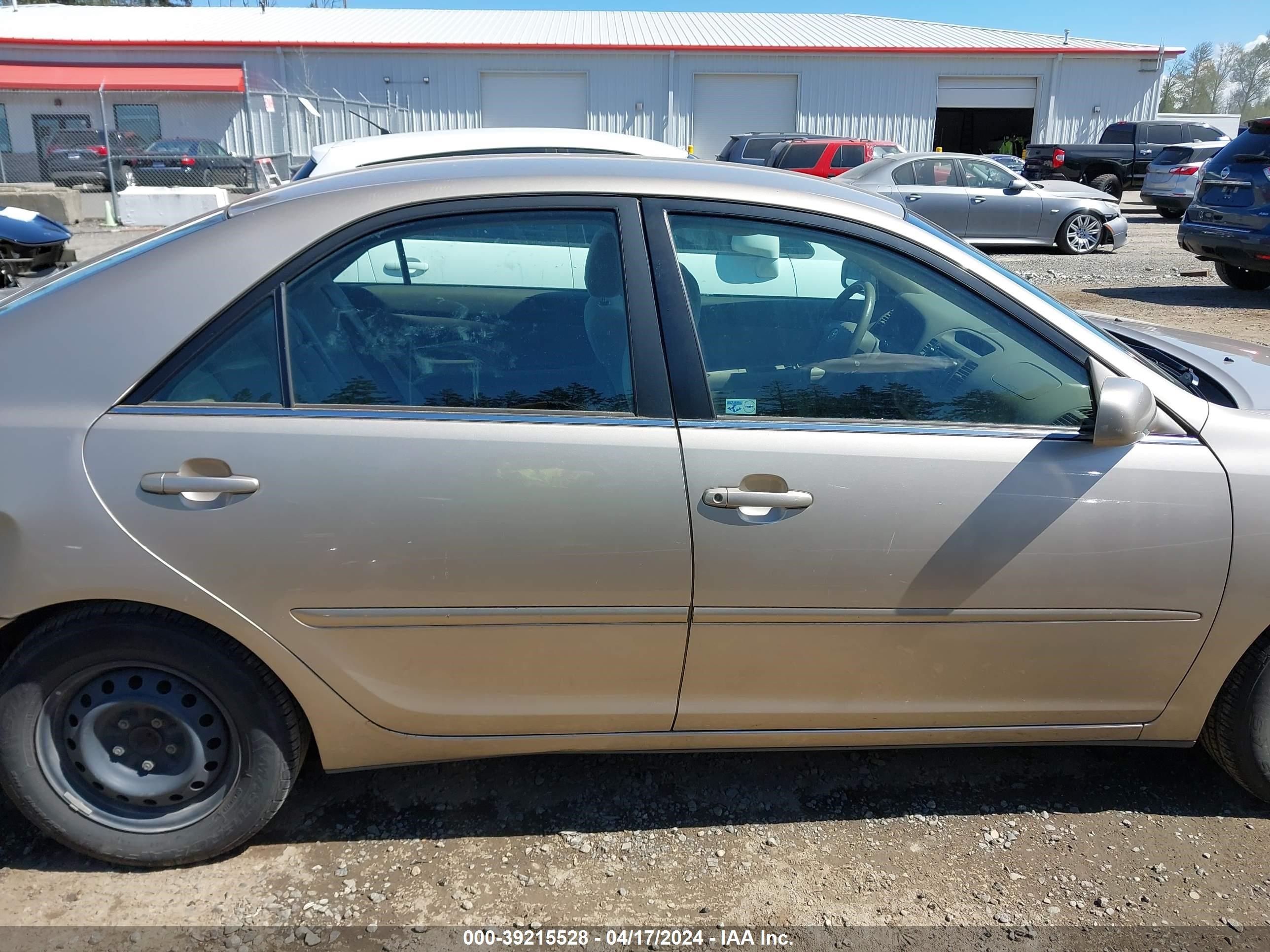 Photo 12 VIN: JTDBE32K520064242 - TOYOTA CAMRY 