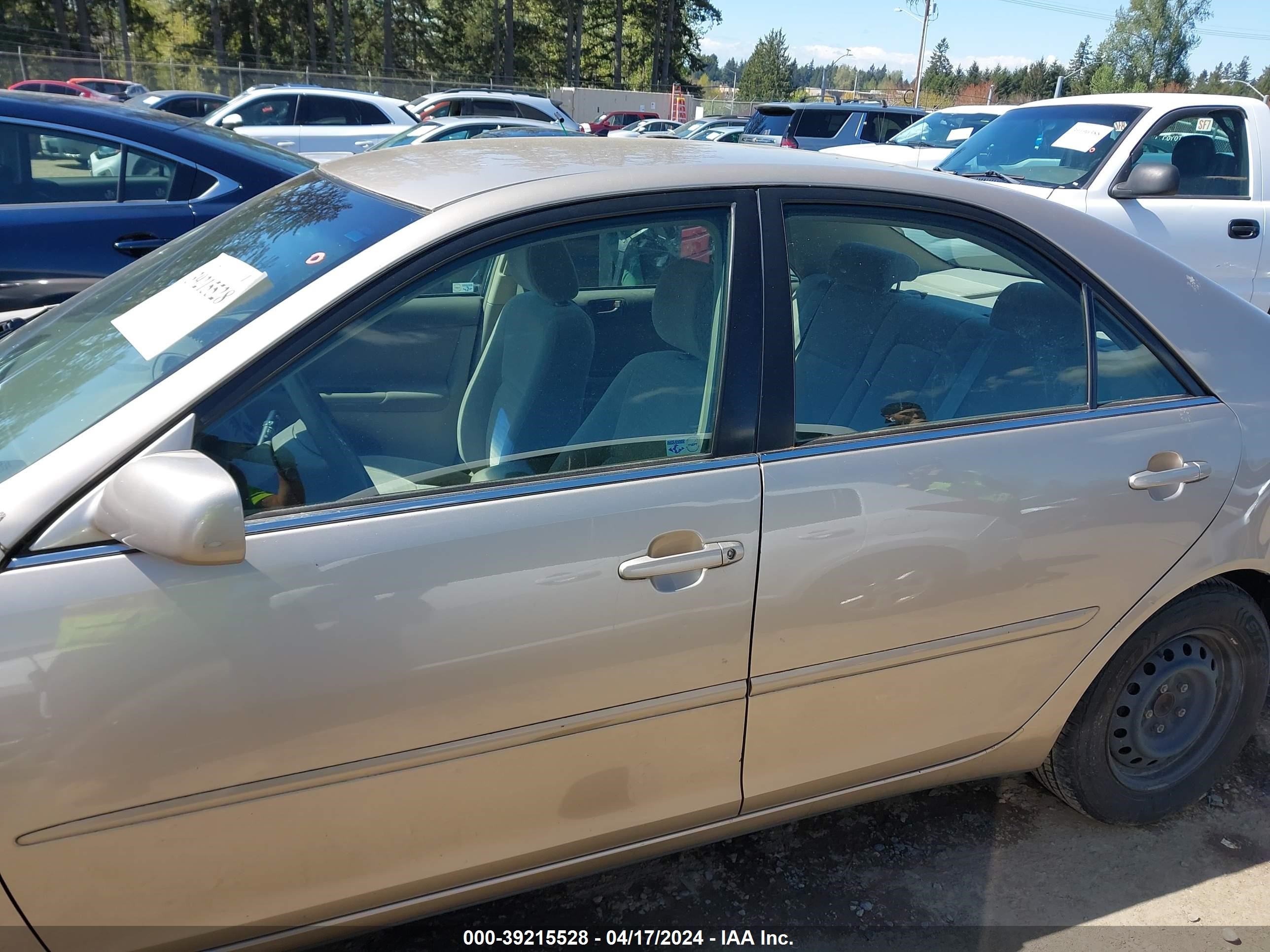 Photo 13 VIN: JTDBE32K520064242 - TOYOTA CAMRY 