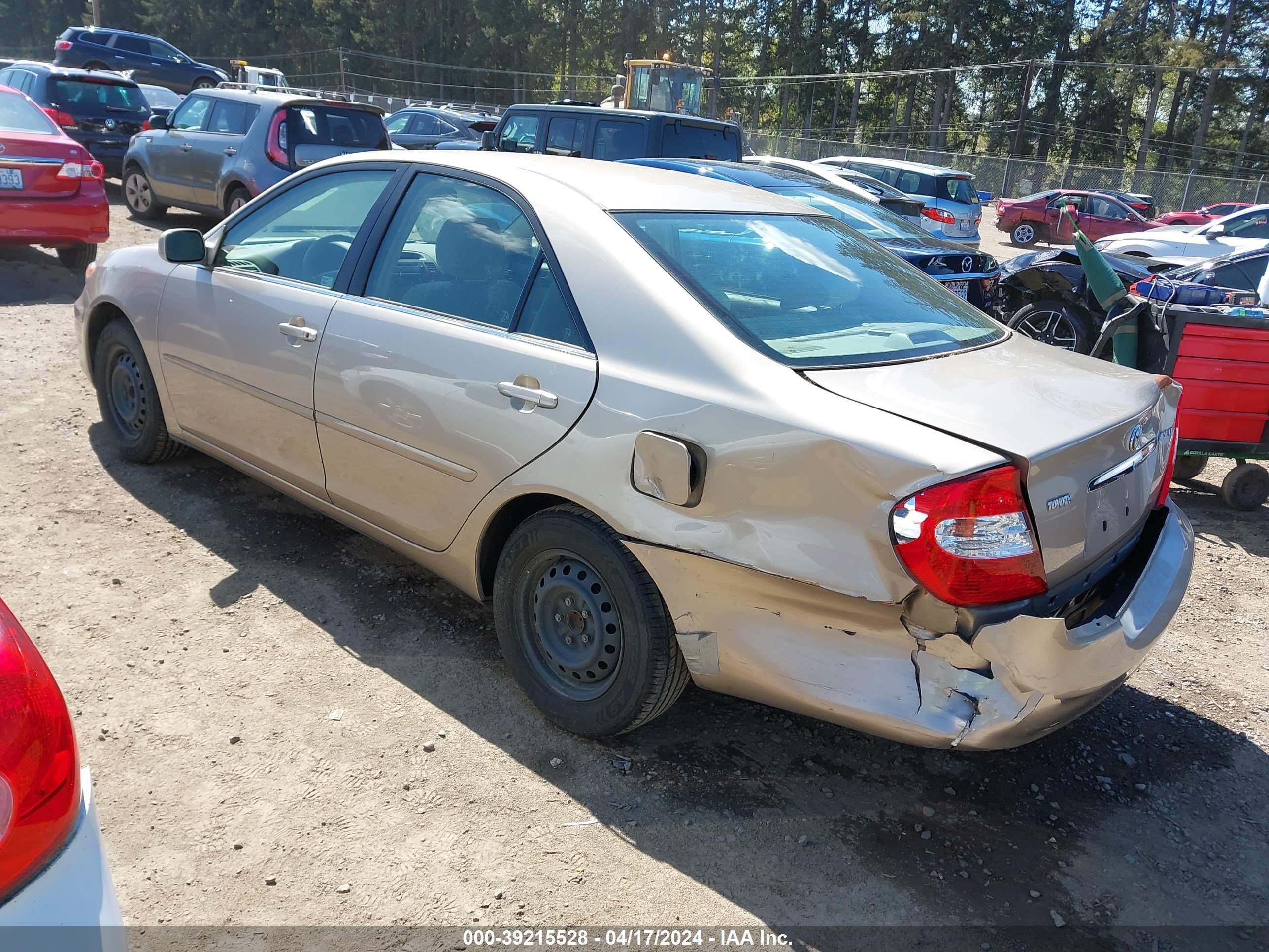 Photo 2 VIN: JTDBE32K520064242 - TOYOTA CAMRY 