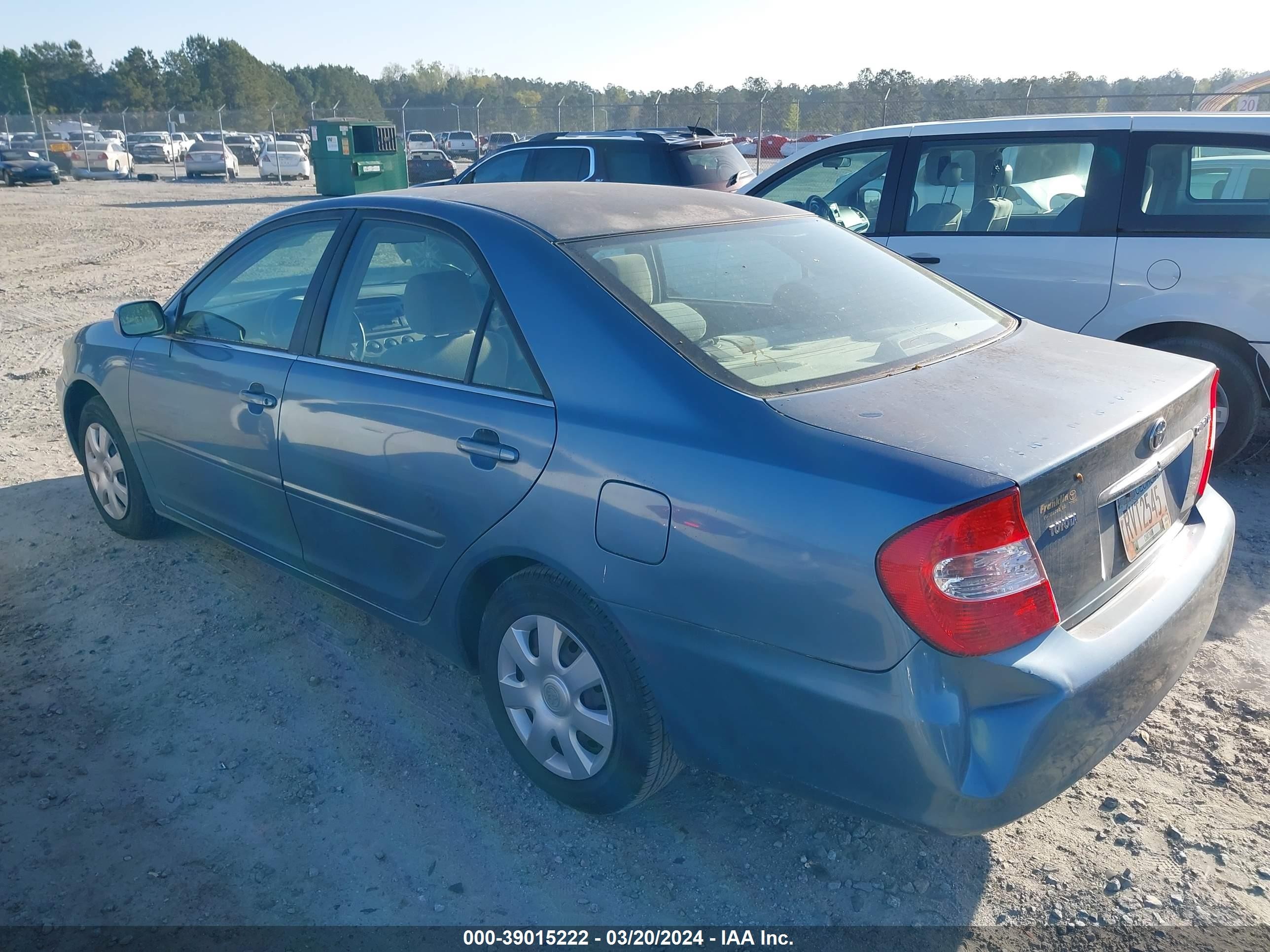 Photo 2 VIN: JTDBE32K520106747 - TOYOTA CAMRY 