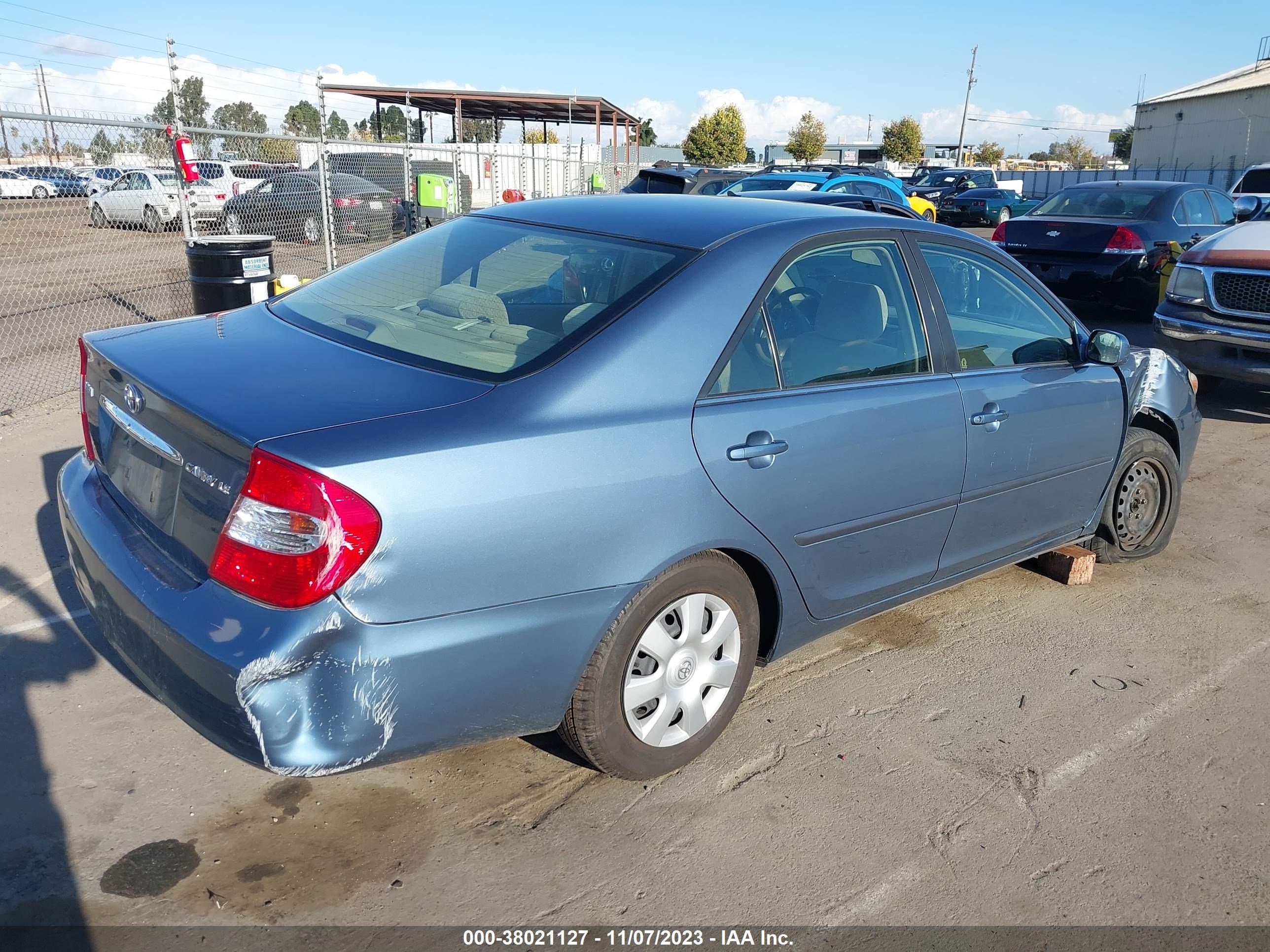 Photo 3 VIN: JTDBE32K520114993 - TOYOTA CAMRY 