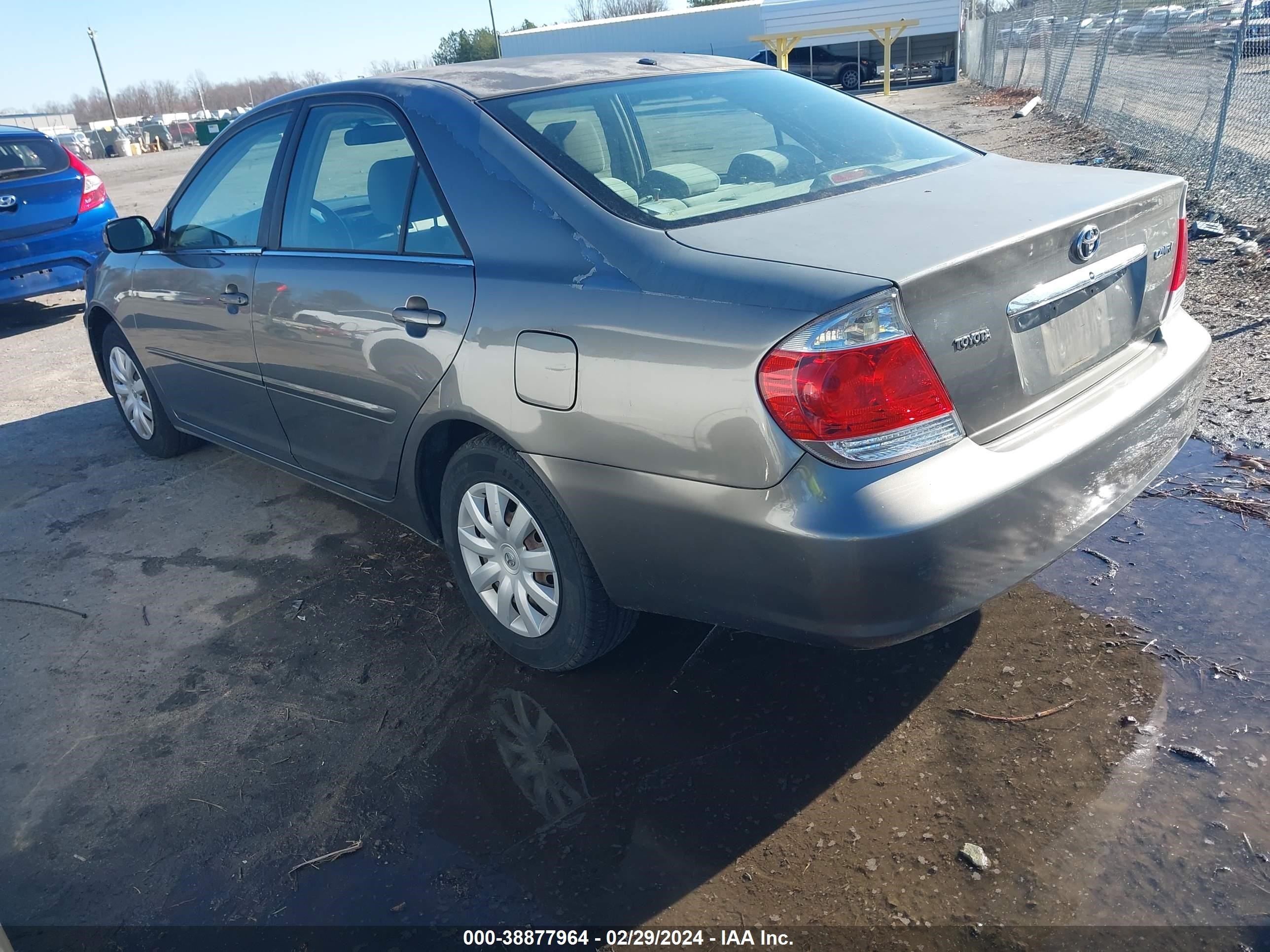 Photo 2 VIN: JTDBE32K753031651 - TOYOTA CAMRY 