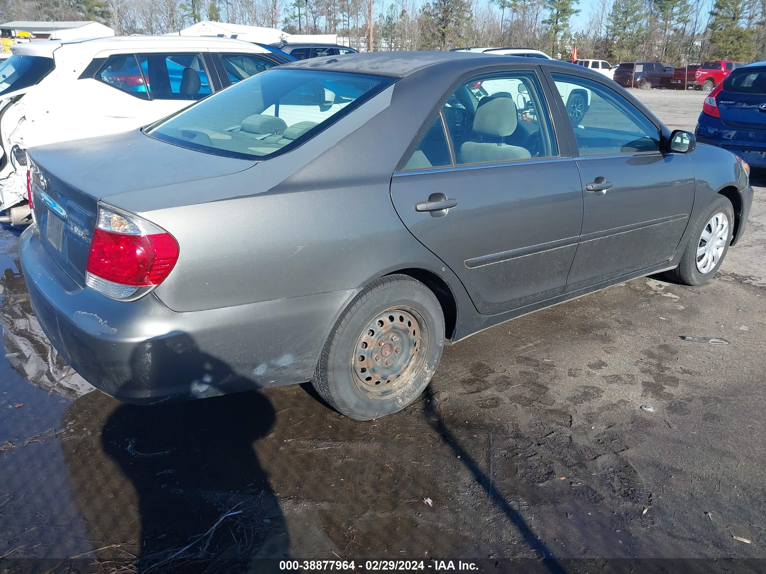 Photo 3 VIN: JTDBE32K753031651 - TOYOTA CAMRY 