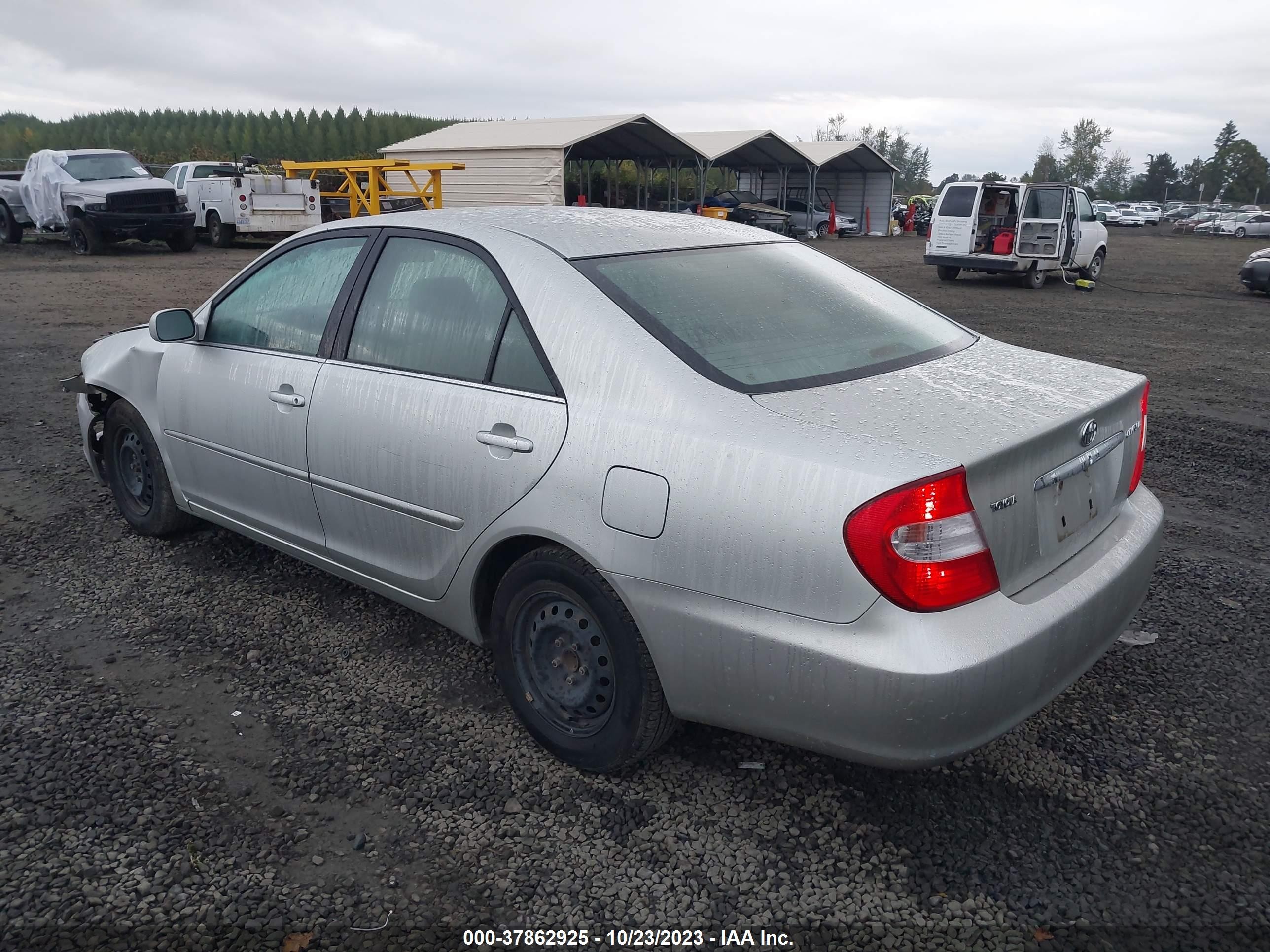 Photo 2 VIN: JTDBE32K820067331 - TOYOTA CAMRY 