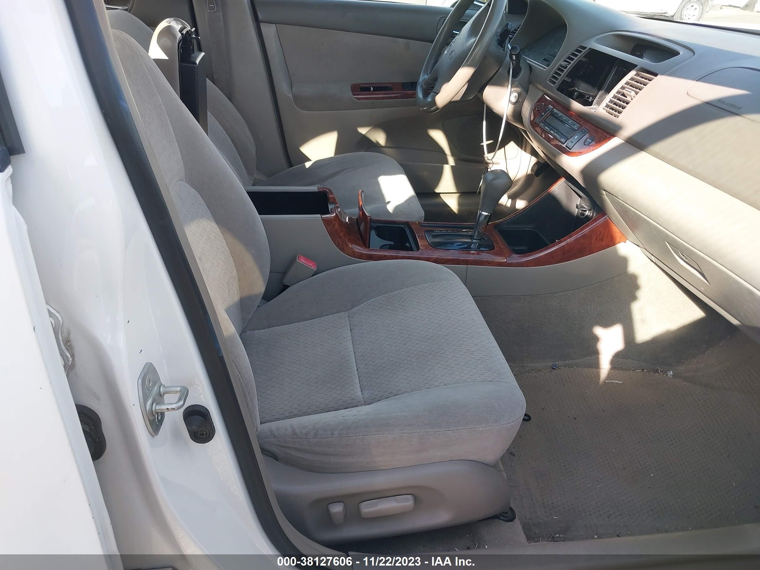 Photo 4 VIN: JTDBE32K830147990 - TOYOTA CAMRY 