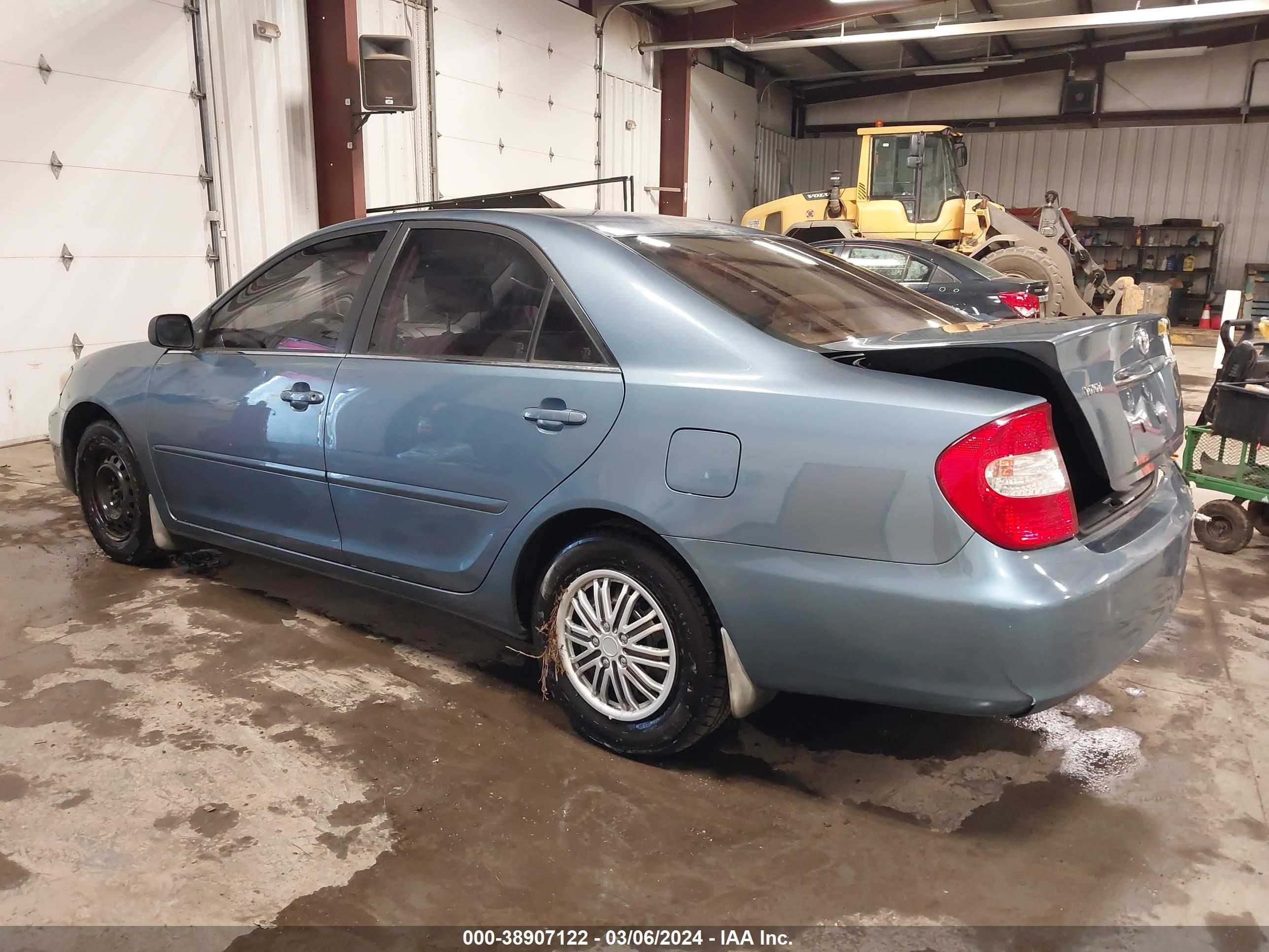 Photo 2 VIN: JTDBE32K840261439 - TOYOTA CAMRY 