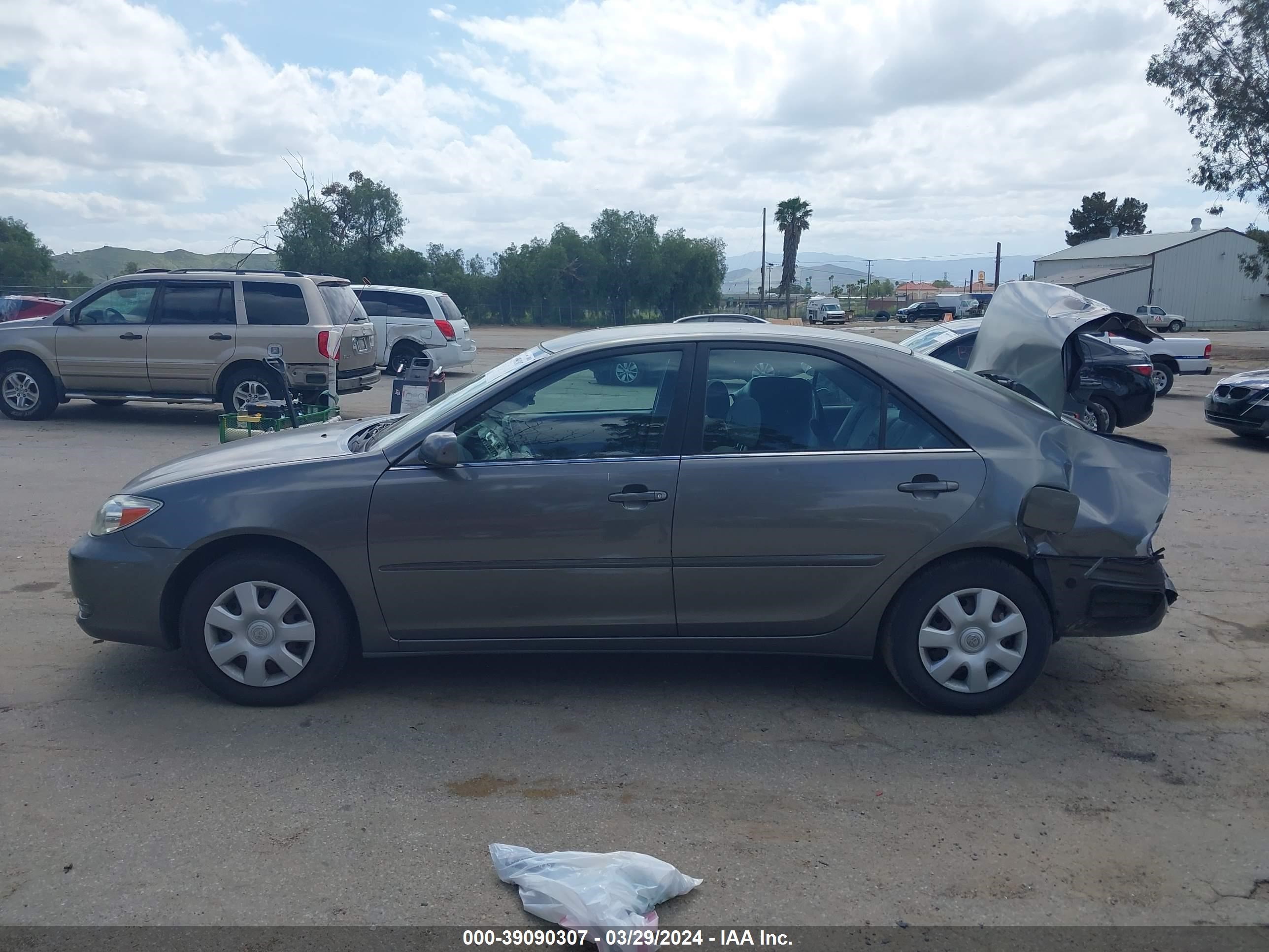 Photo 13 VIN: JTDBE32K920035200 - TOYOTA CAMRY 