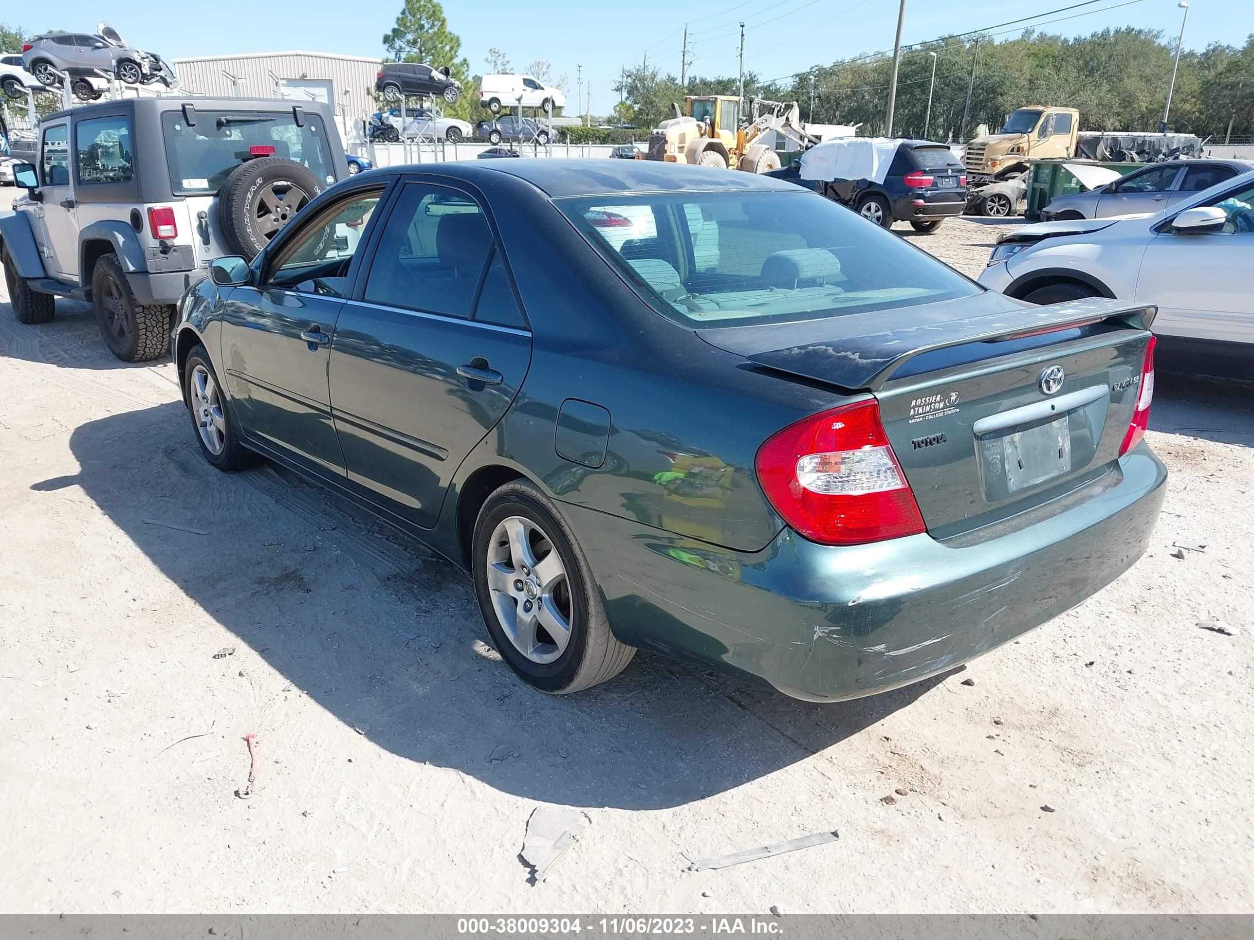 Photo 2 VIN: JTDBE32K920076670 - TOYOTA CAMRY 