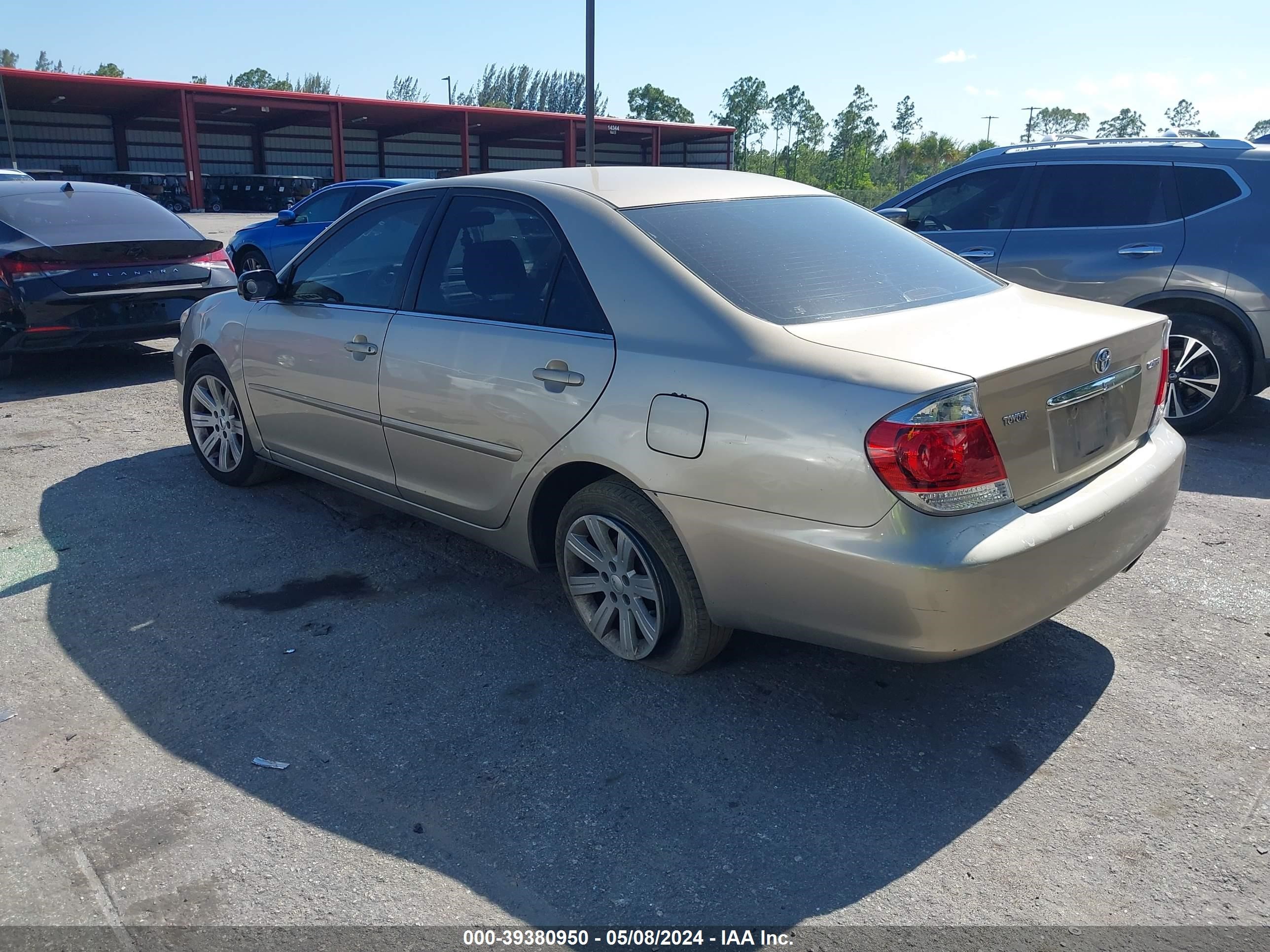 Photo 2 VIN: JTDBE32K963064295 - TOYOTA CAMRY 