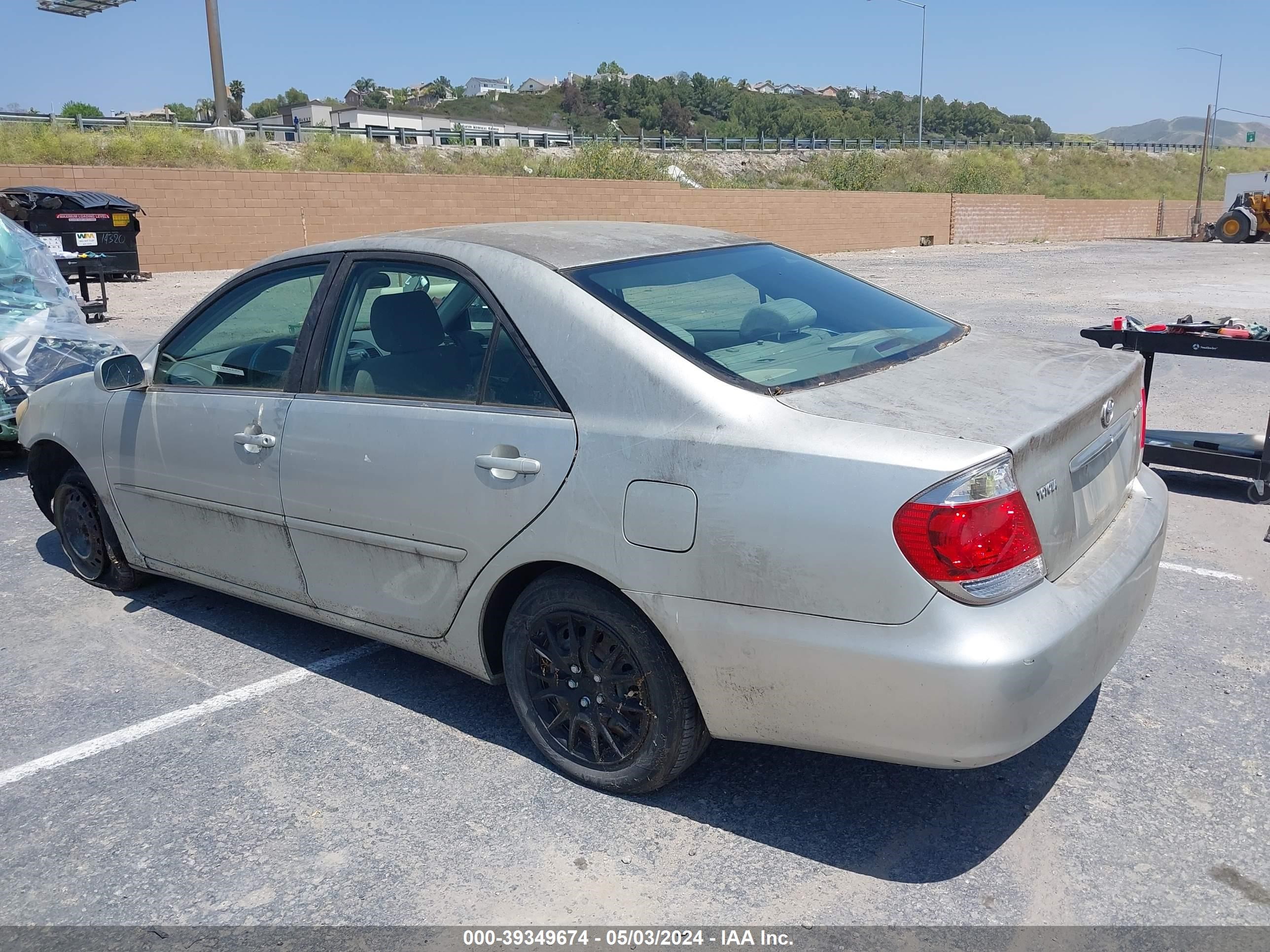 Photo 2 VIN: JTDBE32KX53032650 - TOYOTA CAMRY 