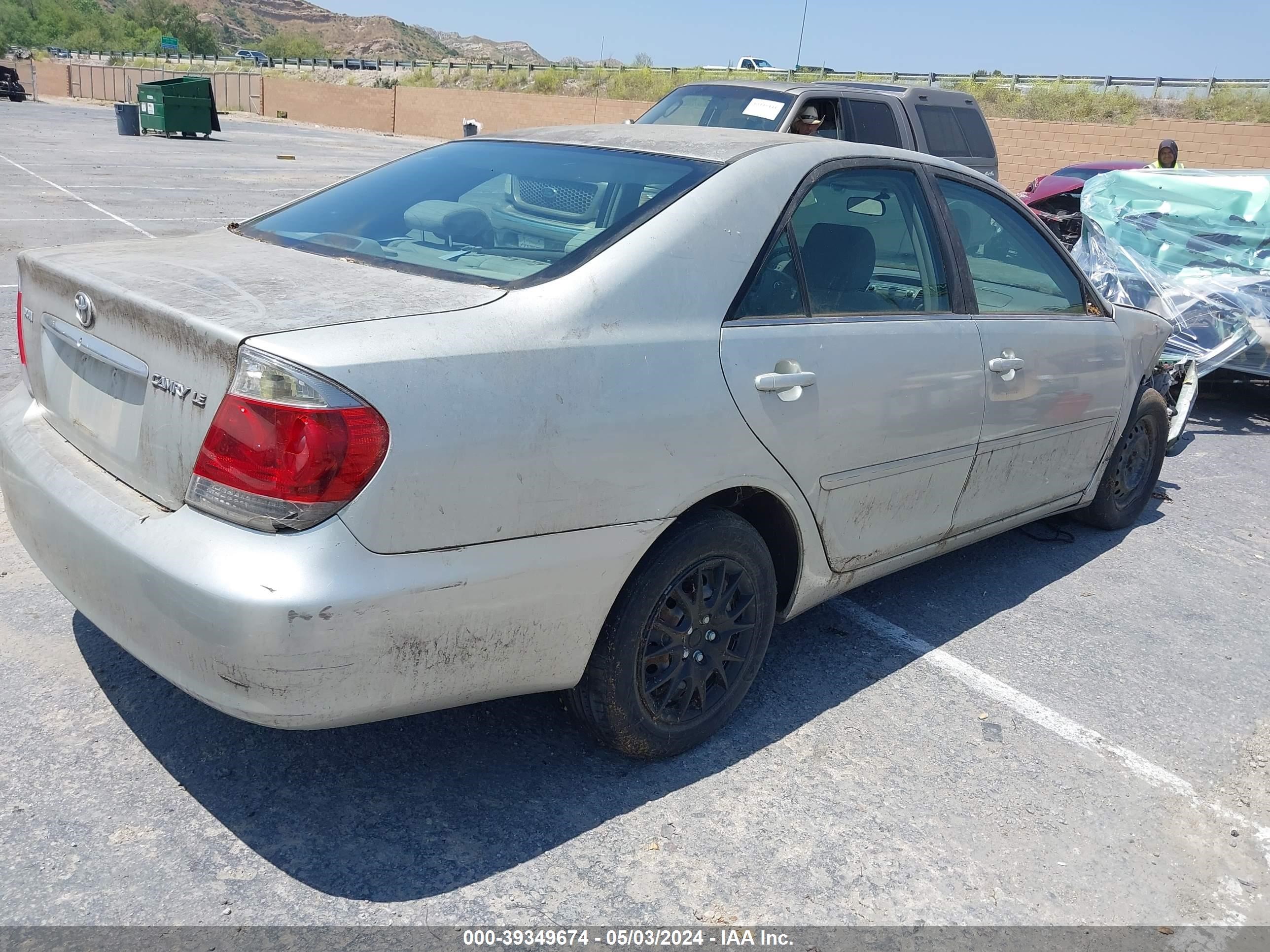 Photo 3 VIN: JTDBE32KX53032650 - TOYOTA CAMRY 