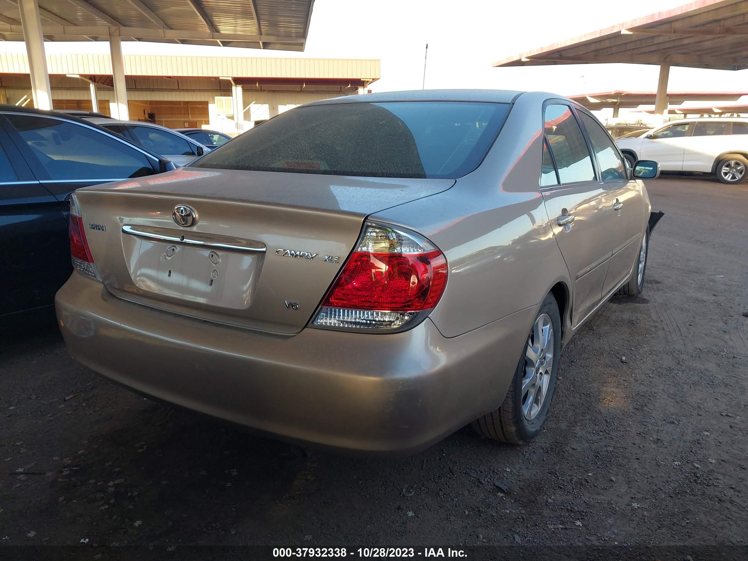 Photo 3 VIN: JTDBF30K550163261 - TOYOTA CAMRY 