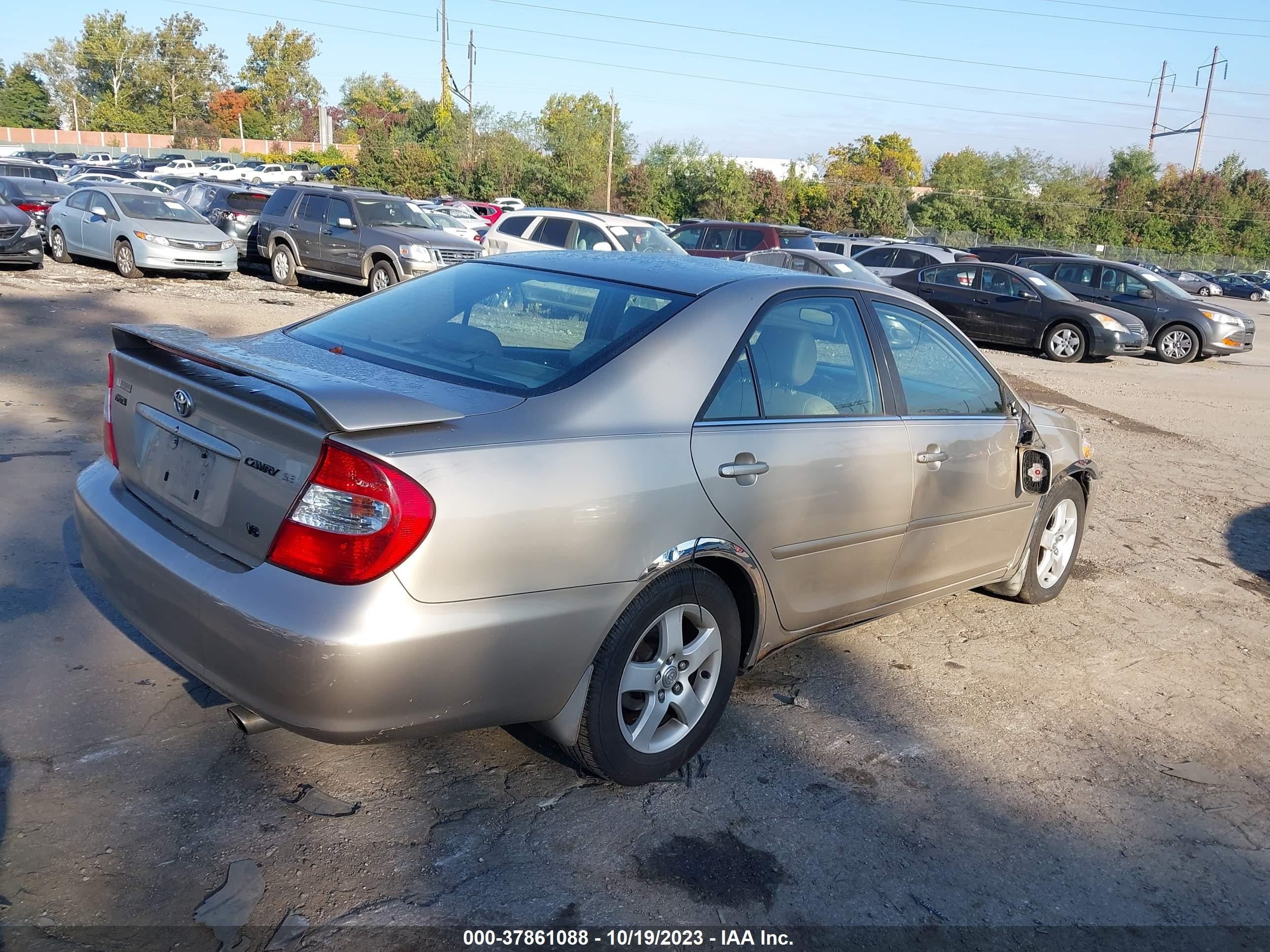 Photo 3 VIN: JTDBF30K920081593 - TOYOTA CAMRY 