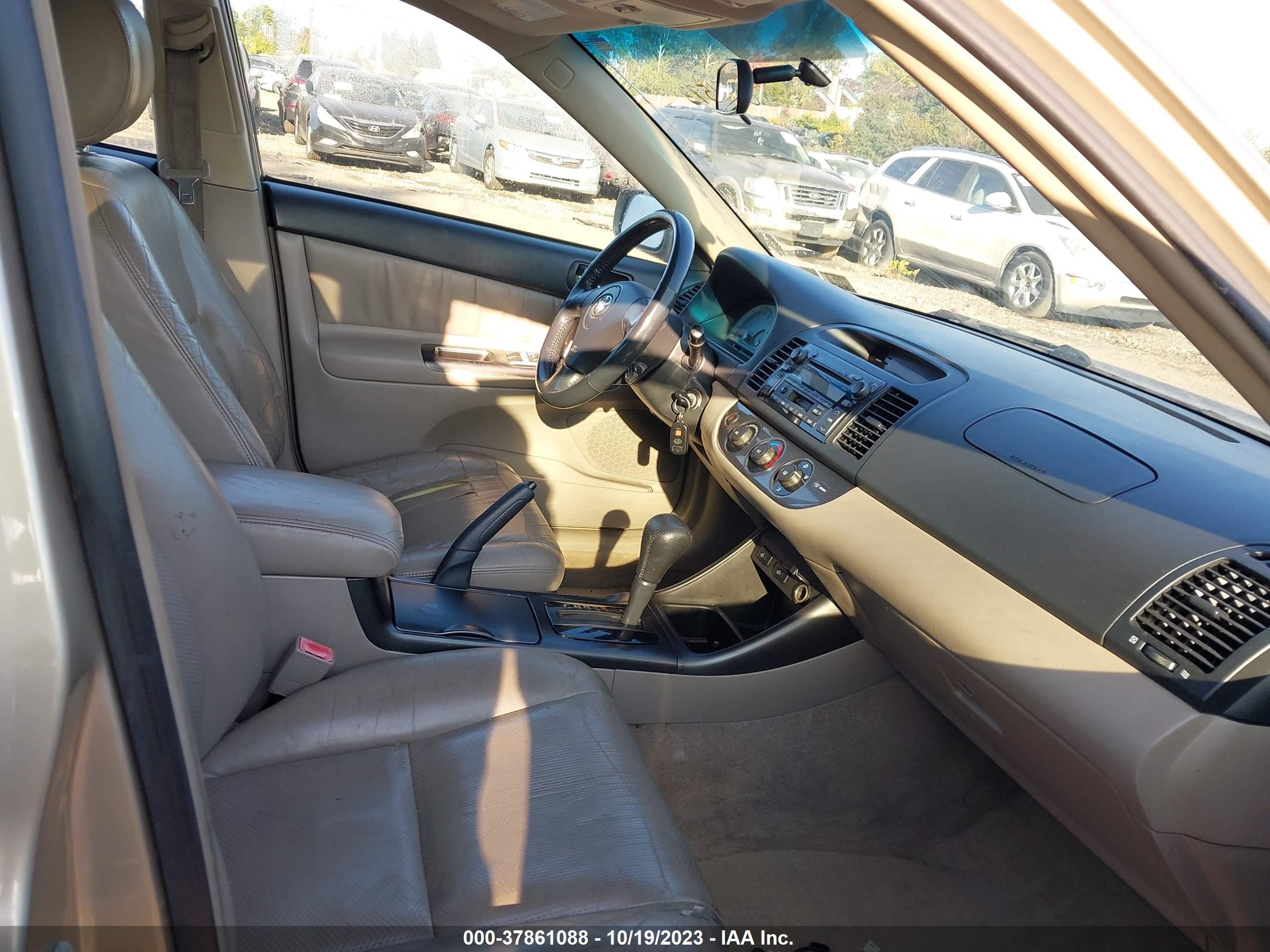 Photo 4 VIN: JTDBF30K920081593 - TOYOTA CAMRY 