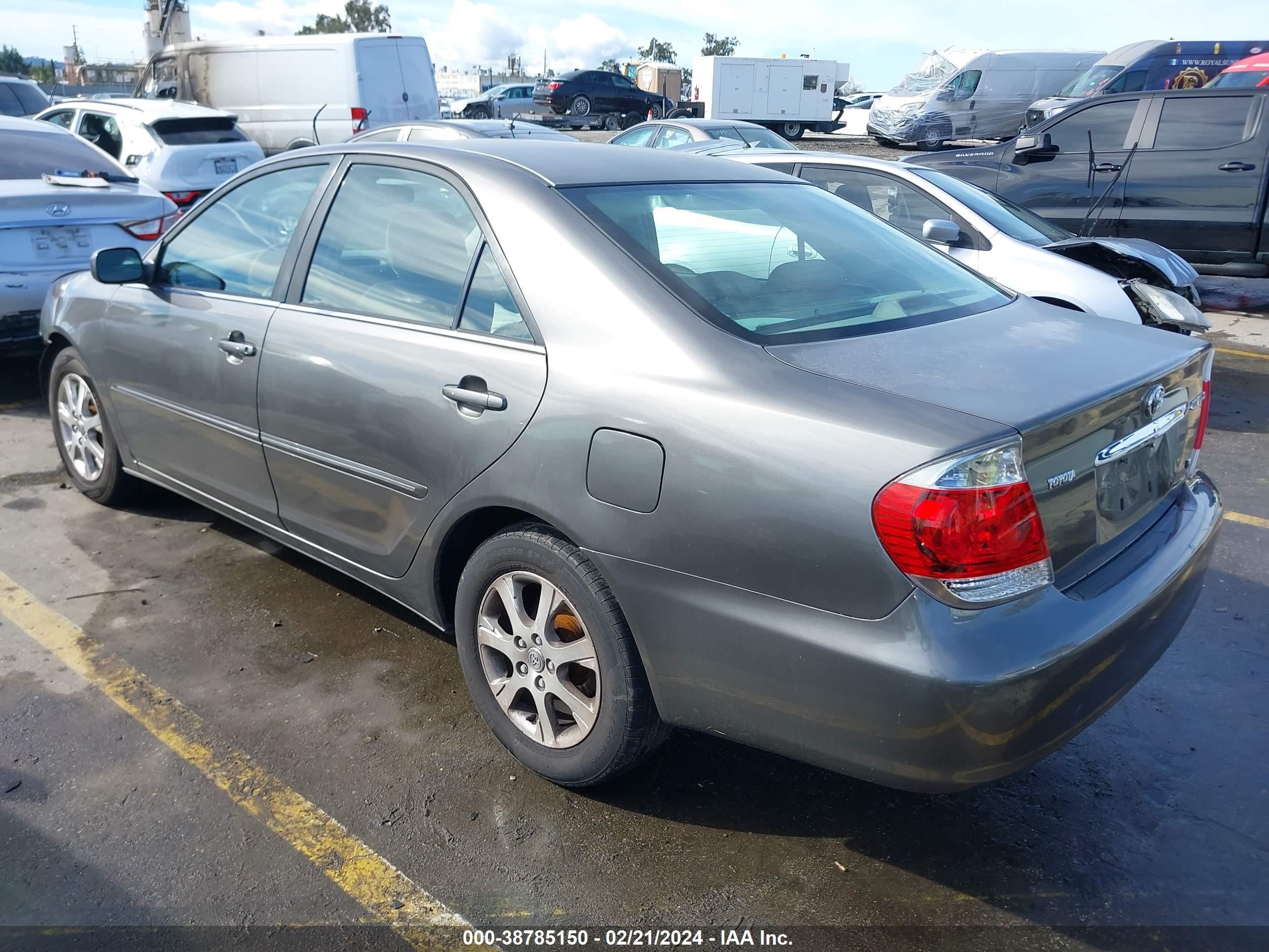 Photo 2 VIN: JTDBF32K150161858 - TOYOTA CAMRY 