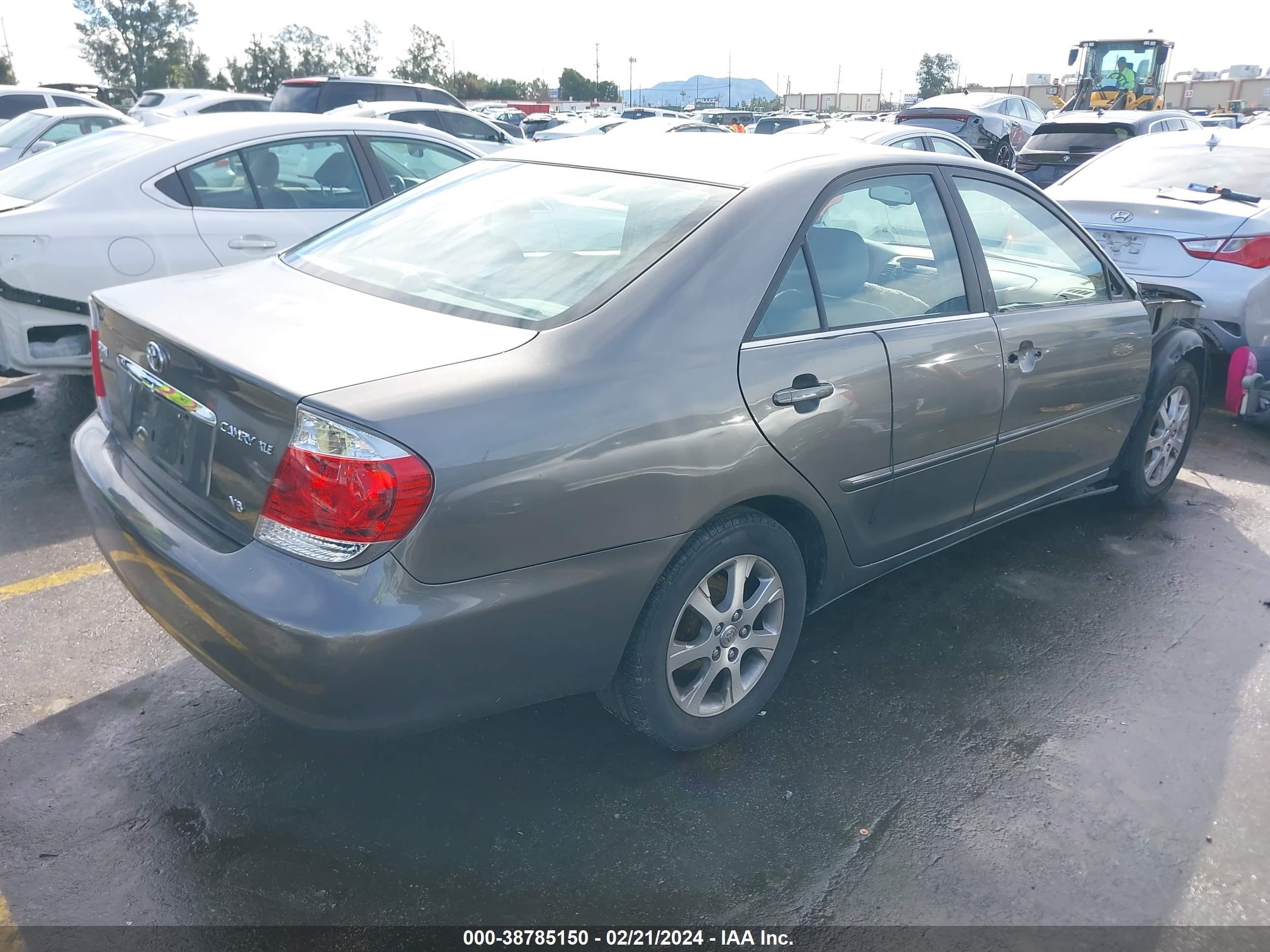 Photo 3 VIN: JTDBF32K150161858 - TOYOTA CAMRY 