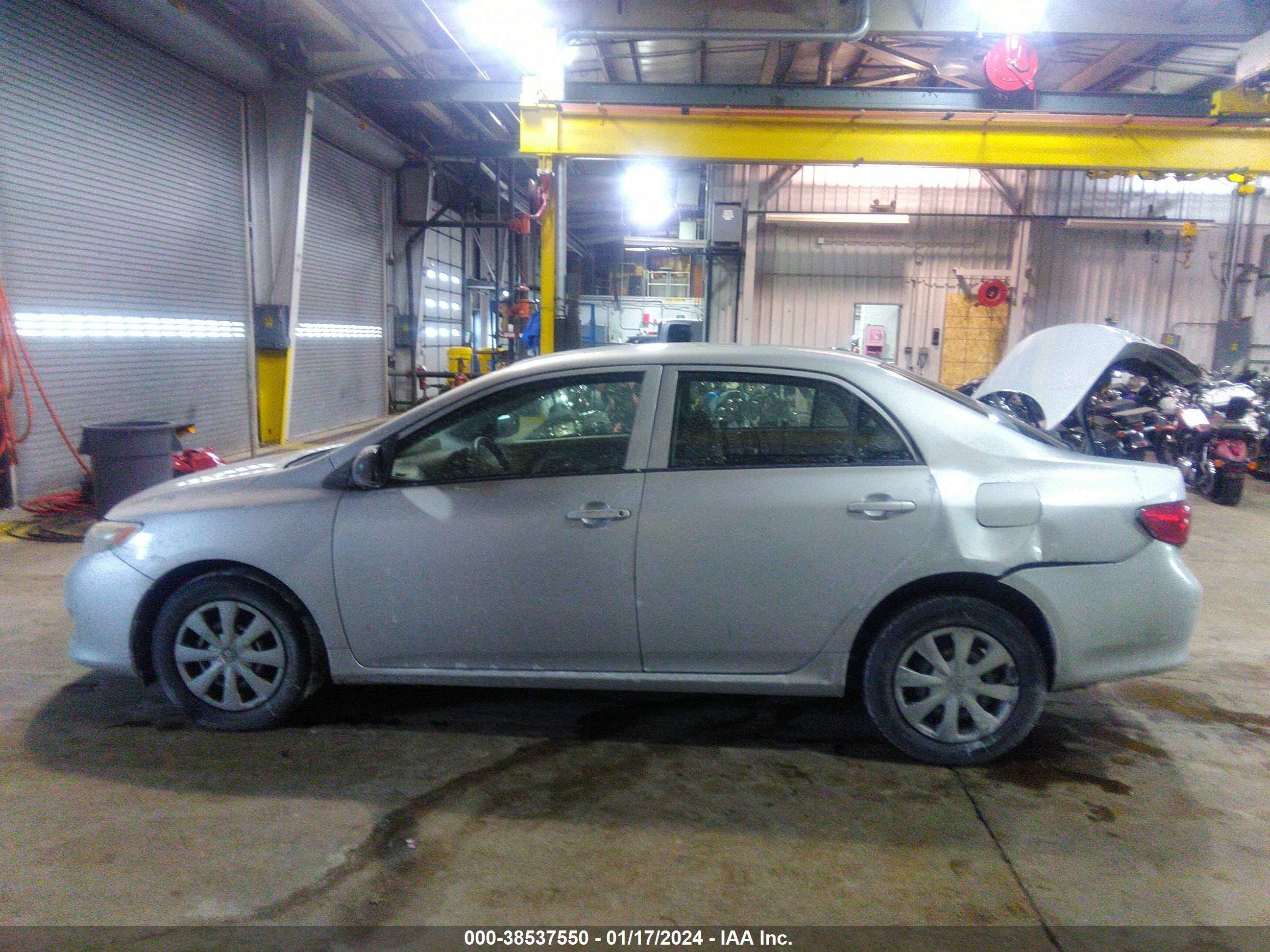 Photo 13 VIN: JTDBL40E299060681 - TOYOTA COROLLA 