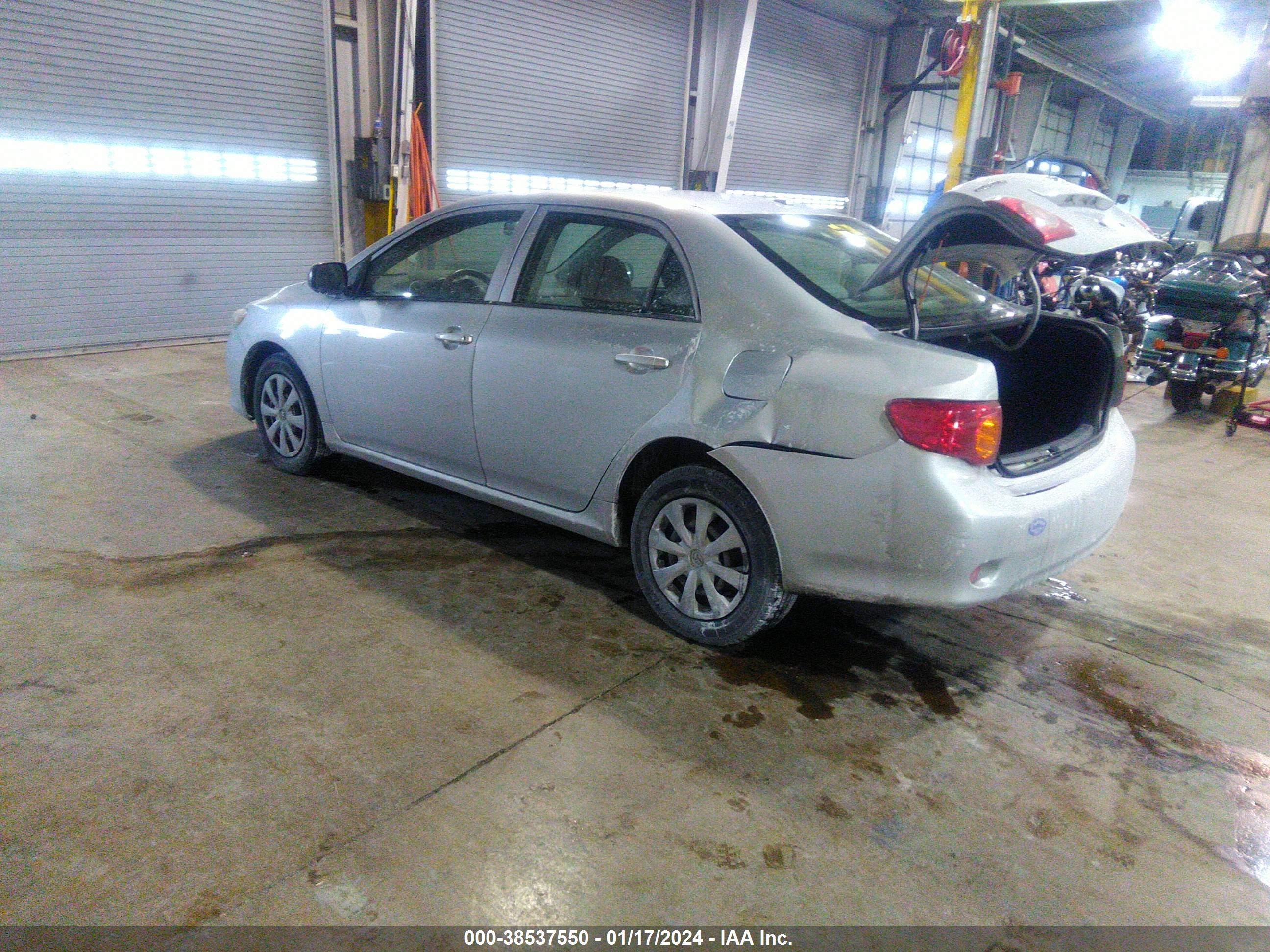 Photo 2 VIN: JTDBL40E299060681 - TOYOTA COROLLA 