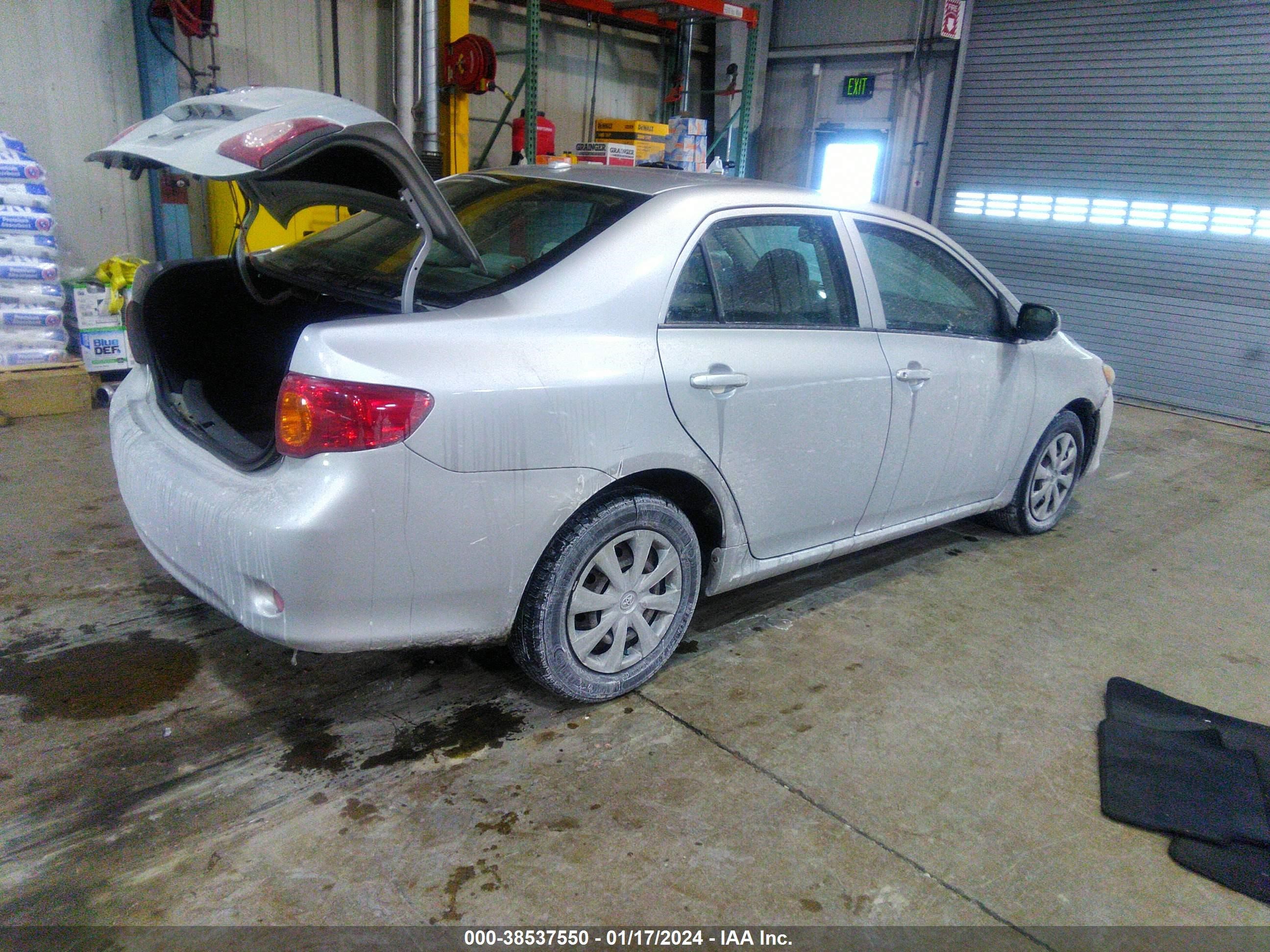 Photo 3 VIN: JTDBL40E299060681 - TOYOTA COROLLA 