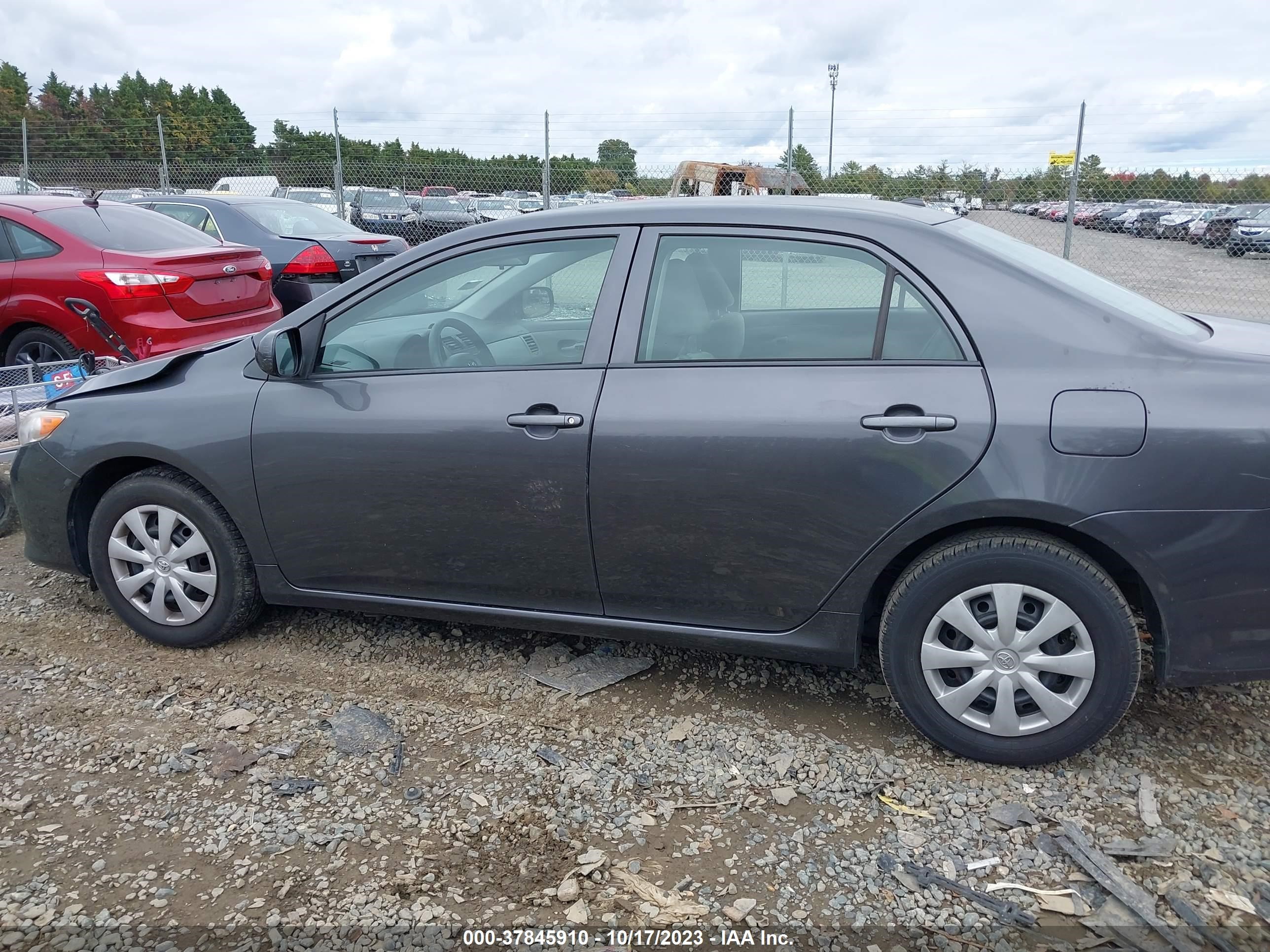 Photo 13 VIN: JTDBL40E899075900 - TOYOTA COROLLA 