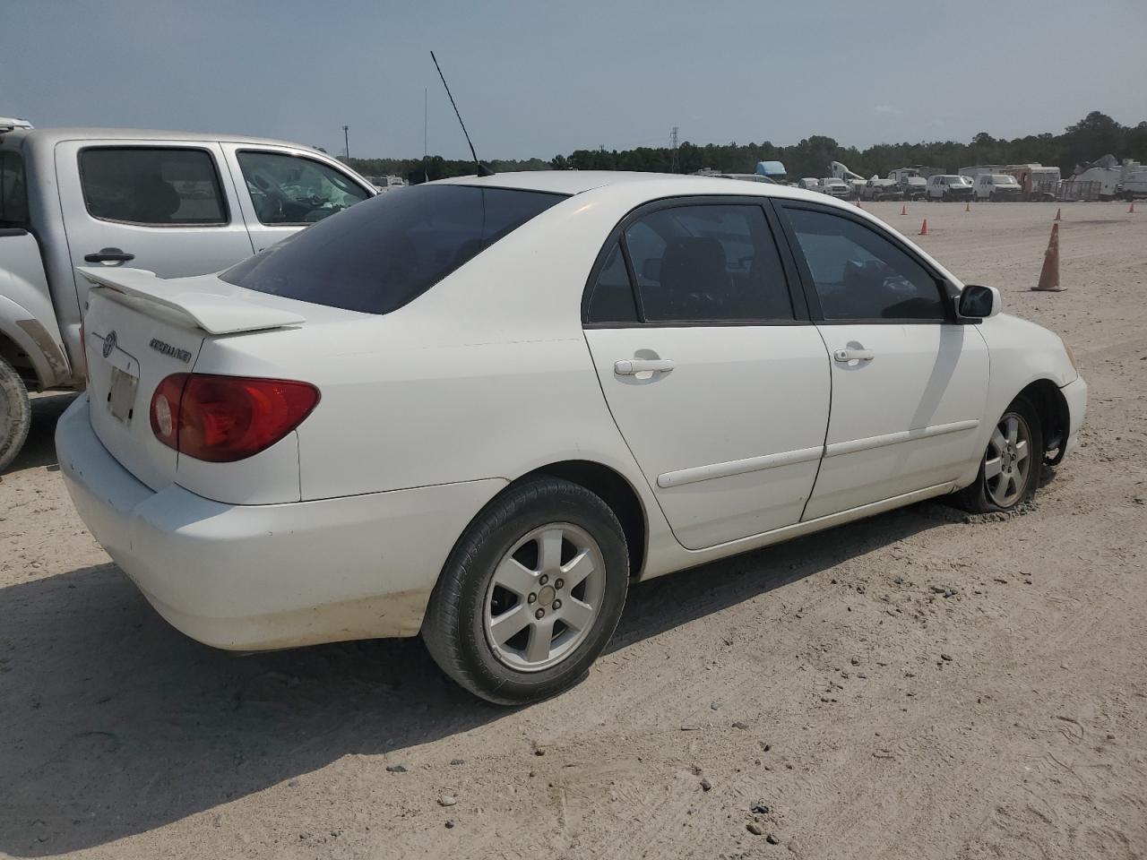 Photo 2 VIN: JTDBR32E330028422 - TOYOTA COROLLA 