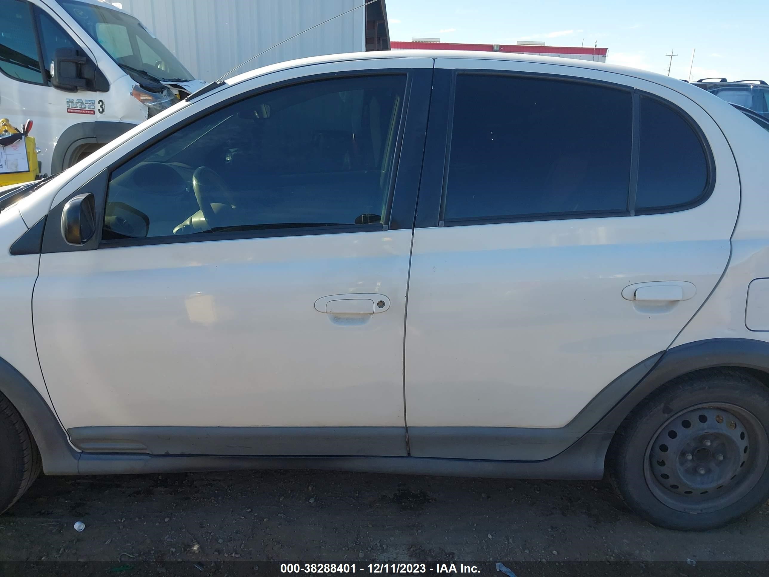 Photo 13 VIN: JTDBT123810131157 - TOYOTA ECHO 