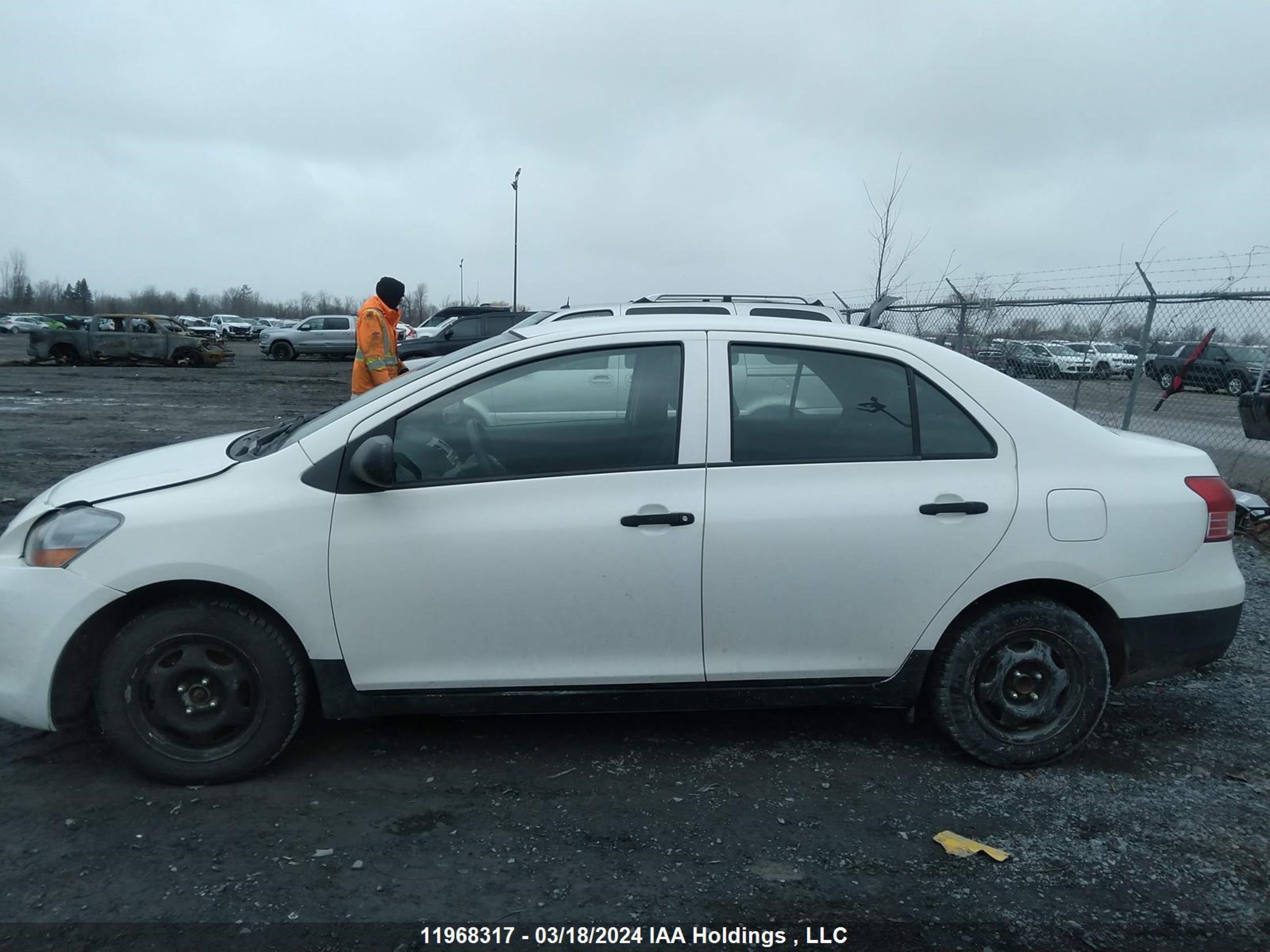 Photo 13 VIN: JTDBT4K32A1384924 - TOYOTA YARIS 