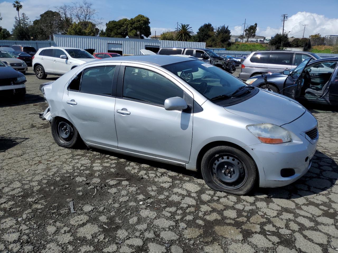 Photo 3 VIN: JTDBT4K39A4064806 - TOYOTA YARIS 