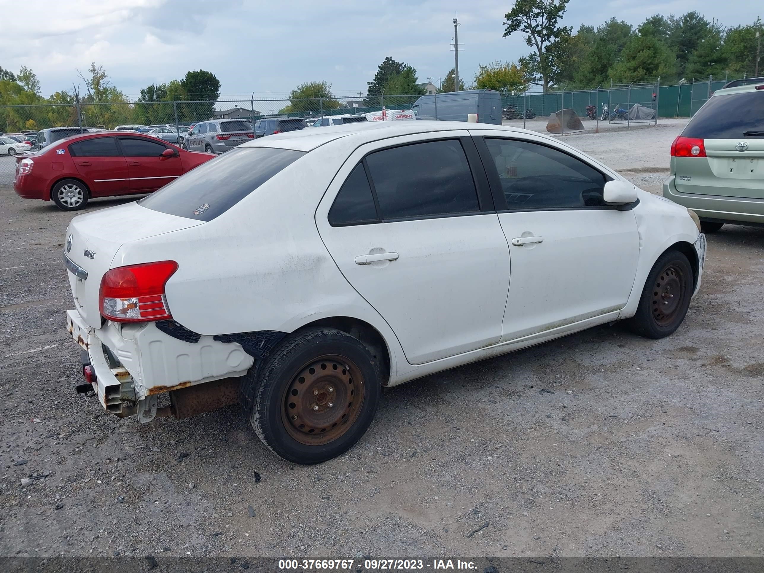 Photo 3 VIN: JTDBT4K3XA4063695 - TOYOTA YARIS 