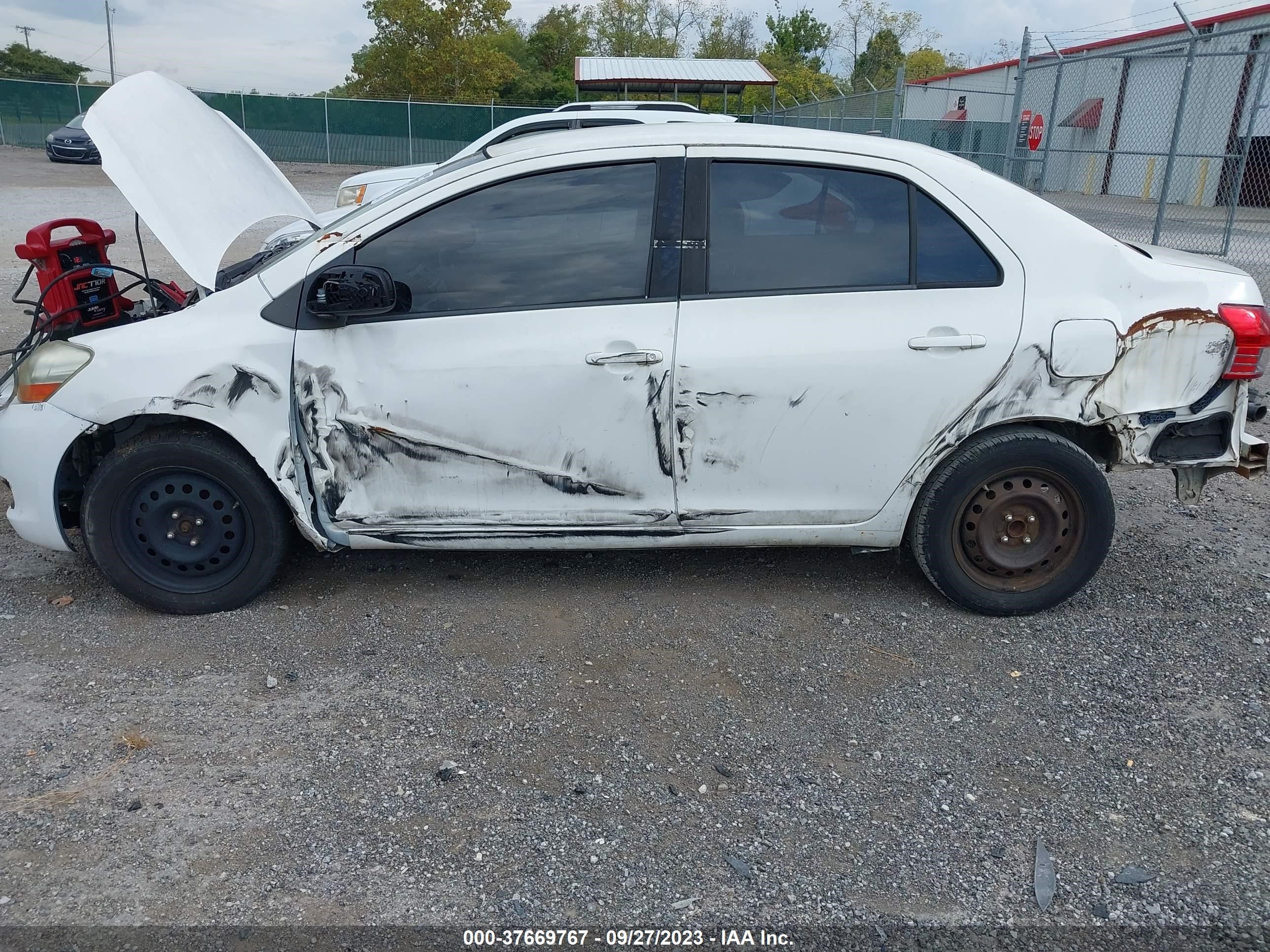 Photo 5 VIN: JTDBT4K3XA4063695 - TOYOTA YARIS 