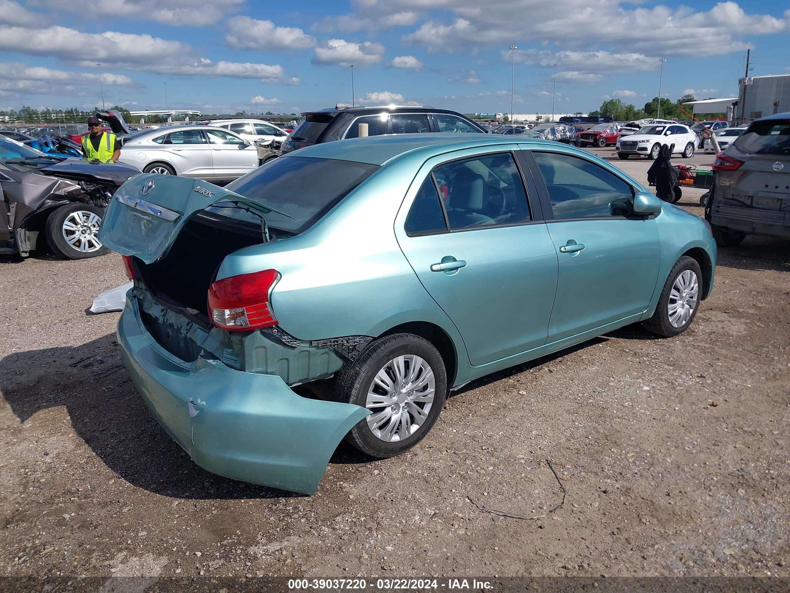 Photo 3 VIN: JTDBT903391301349 - TOYOTA YARIS 