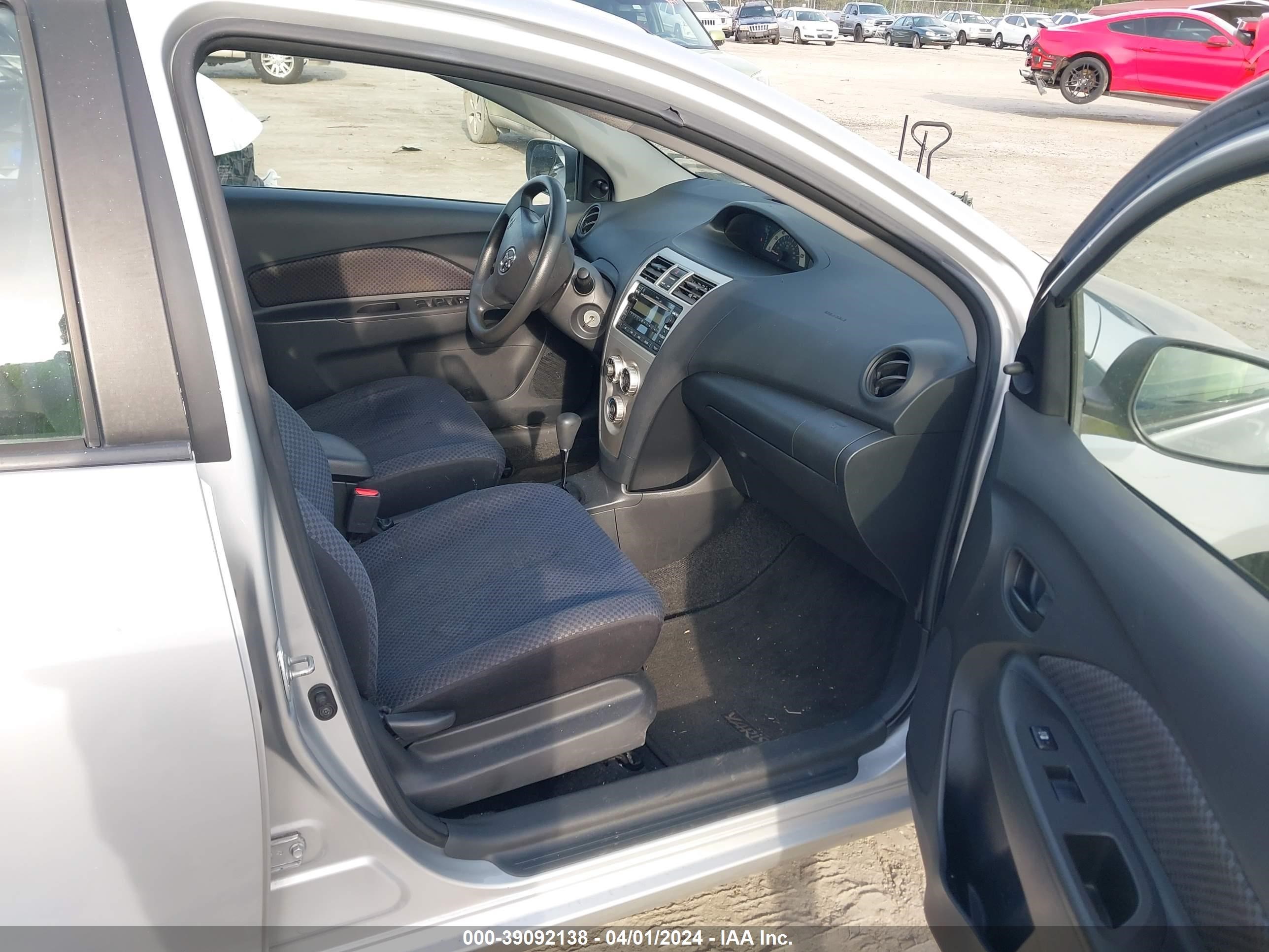 Photo 4 VIN: JTDBT923371175116 - TOYOTA YARIS 