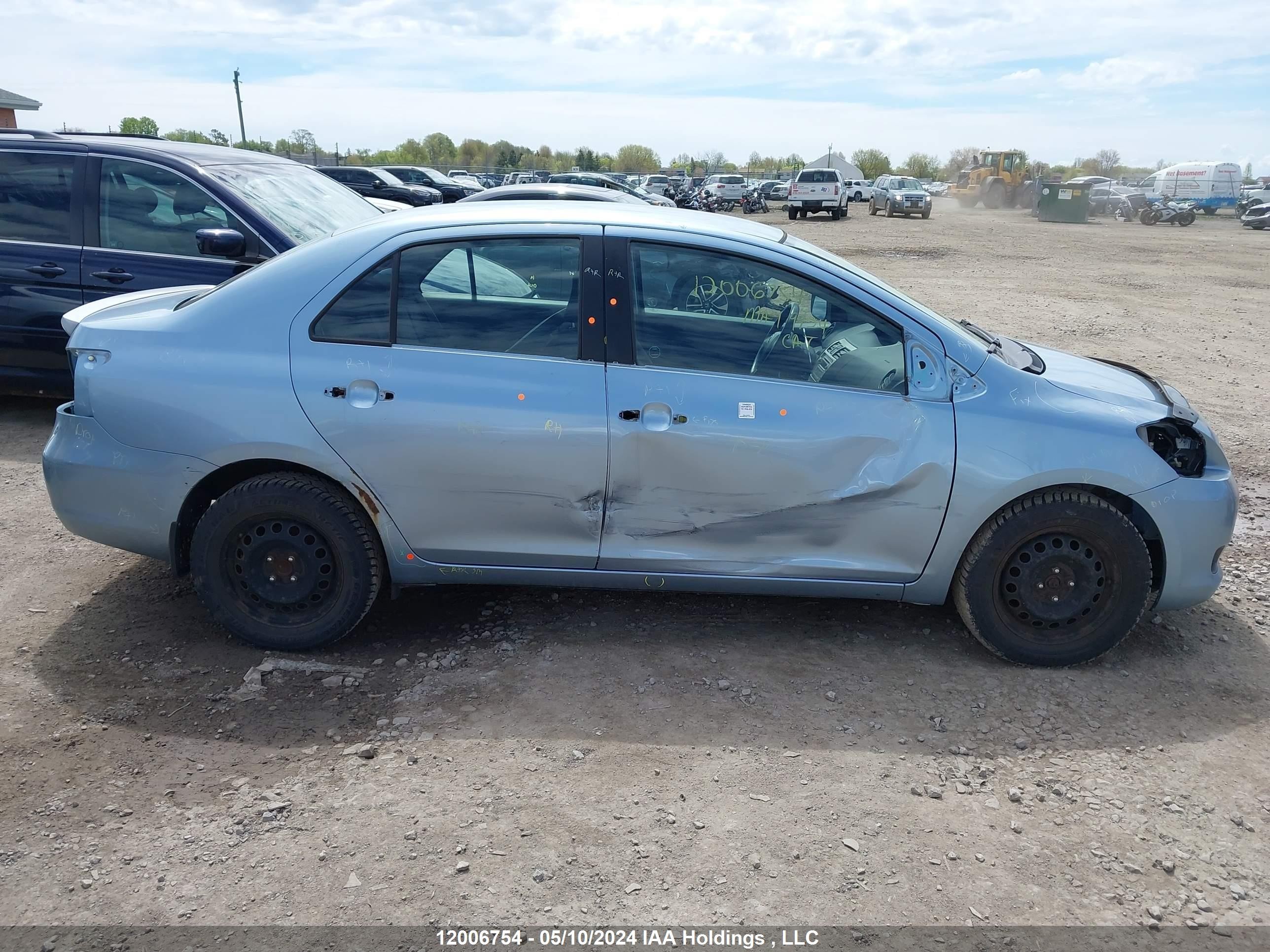 Photo 13 VIN: JTDBT9K34A1368978 - TOYOTA YARIS 