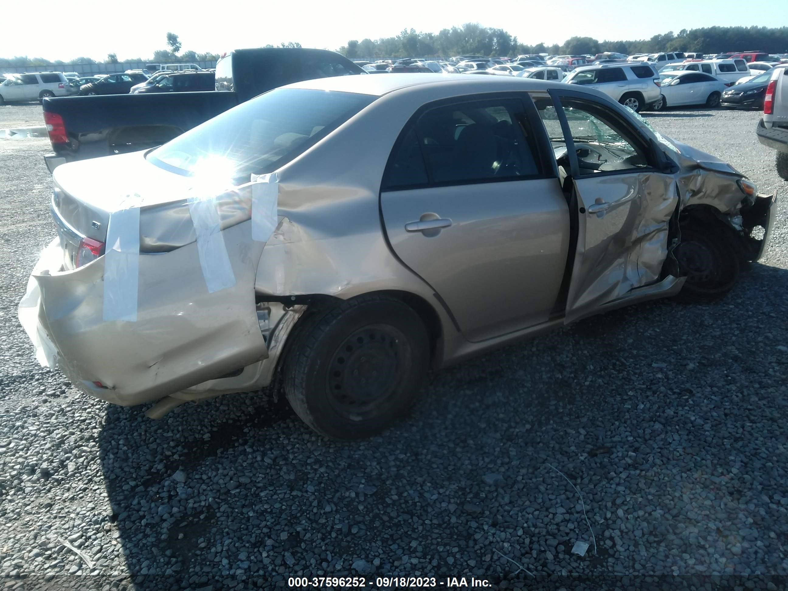 Photo 3 VIN: JTDBU4EE0B9144512 - TOYOTA COROLLA 